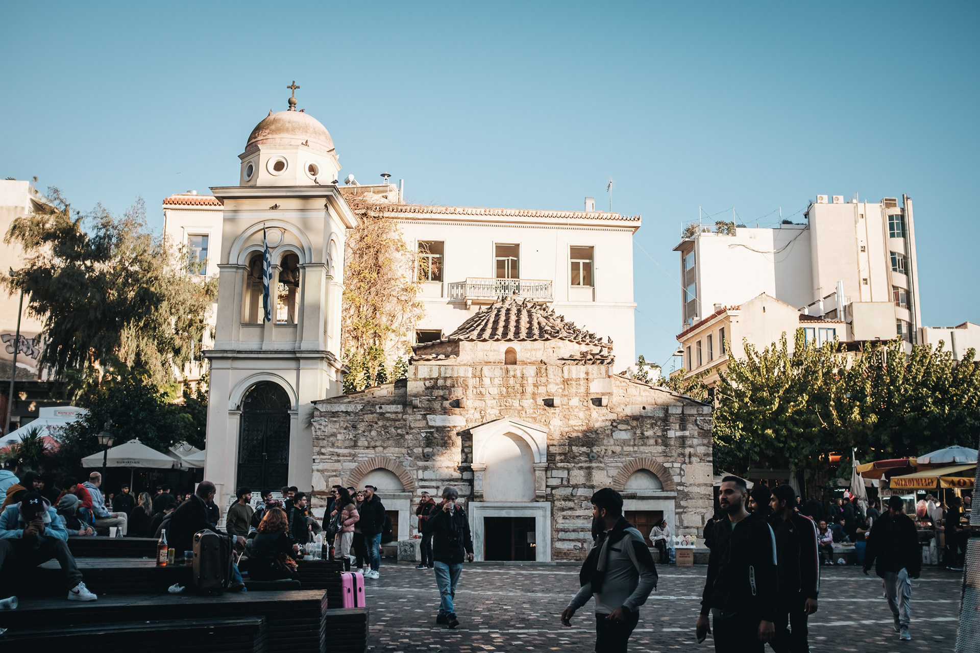 Monastiraki Square - se staletým byzantským kostelem