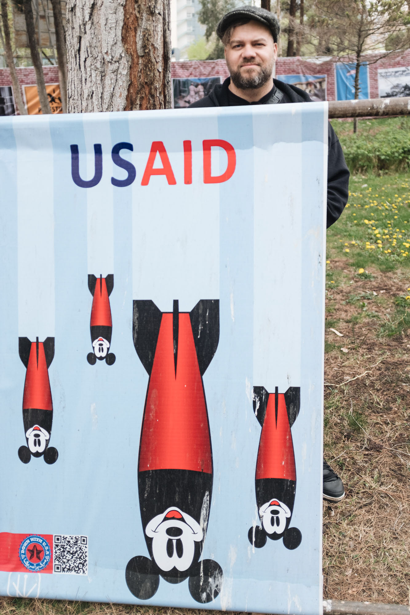 Former US Embassy - výstava protiamerických a protiizraelských plakátů