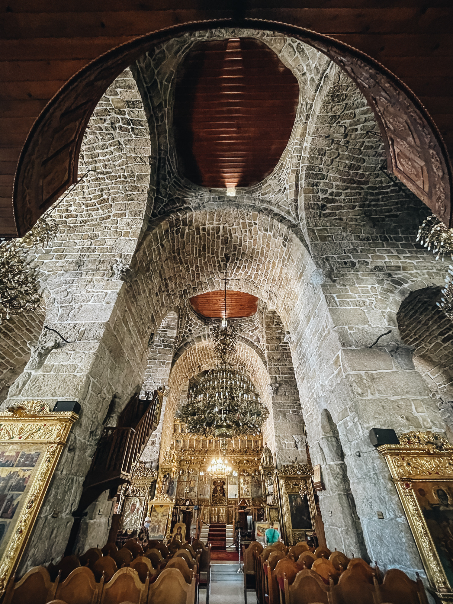 Church of Saint Lazarus – kostel z 9. st. zasvěcený Lazarovi z Betánie, na jehož místě byl pohřben, když definitivně podruhé zemřel; když zemřel poprvé, Ježíš ho po 4 dnech vzkřísil z mrtvých, po vzkříšení musel Lazar z Betánie uprchnout, vylodil se zde, byl vysvěcen na biskupa a prohlášen za svatého, zůstal zde dalších 30 let, než zemřel podruhé, pak zde byl pohřben v tajném hrobě, po jeho objevení byly jeho ostatky převezeny do Konstantinopole a pak do Marseille, nad prázdnou hrobkou byl vystavěn tento kostel, v 17. st. rozšířen, r. 1972 byly pod oltářem objeveny lidské ostatky, podle některých patří Lazarovi (po–so 8:00–18:30, v ne jinak)