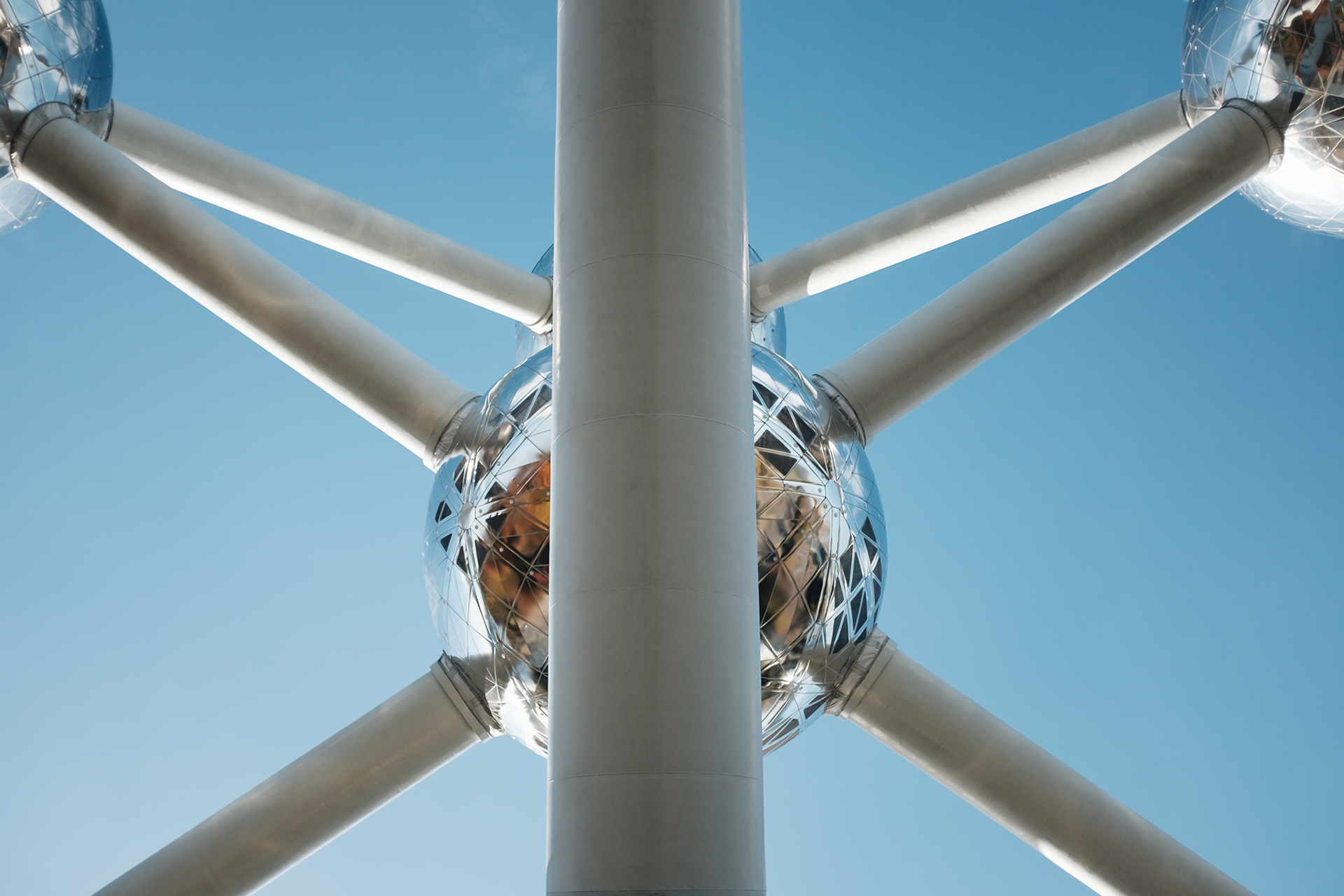 Atomium - model základní buňky krystalové mřížky železa zvětšený 165 miliardkrát, postavený pro Expo 58