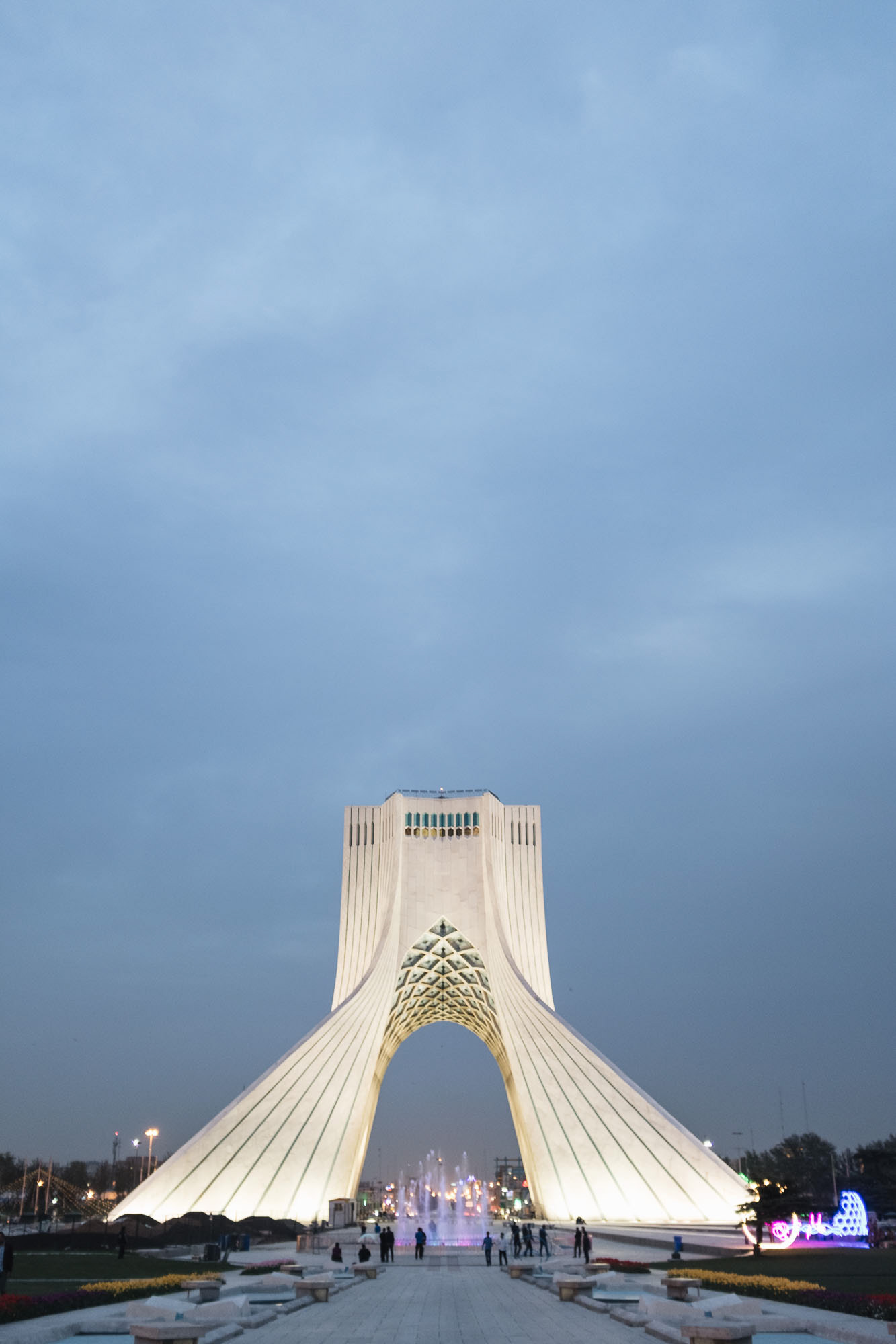 Azadi Tower - věž postavená v roce 1971 k oslavám 2500 let od vzniku Perské říše