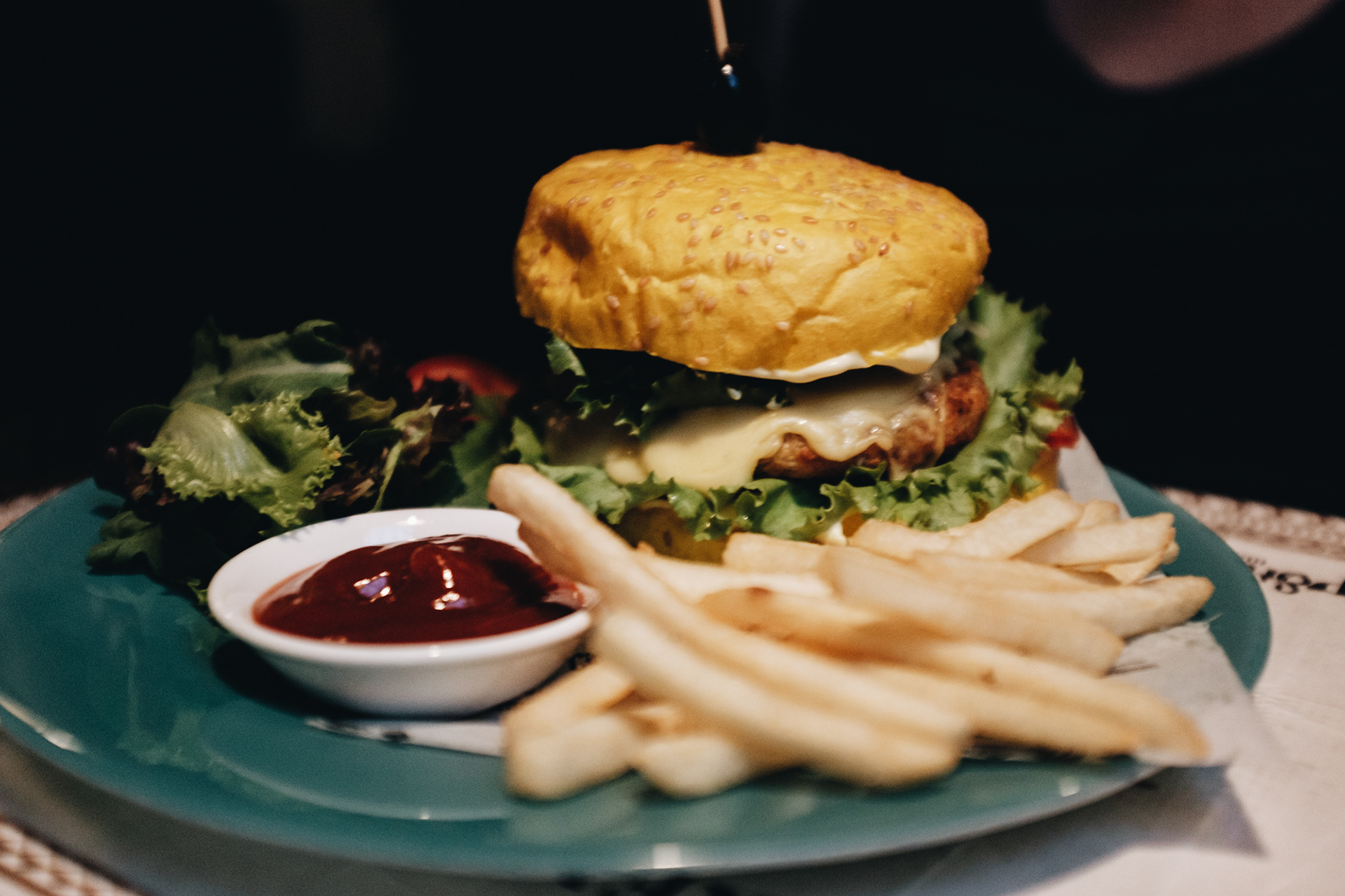 Кафе "Pottermania" - veg options, Harry Potter themed cafe, vege i vegan jídla, vegan burgr! (po-ne 11:00-23:00) 