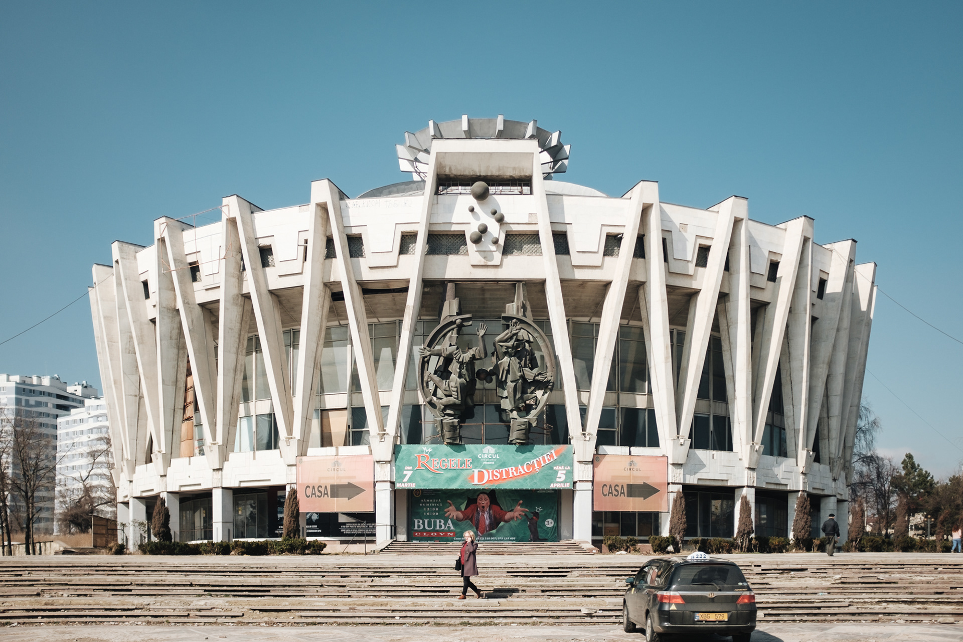 Circus – z r. 1982, od r. 2006 nefunguje