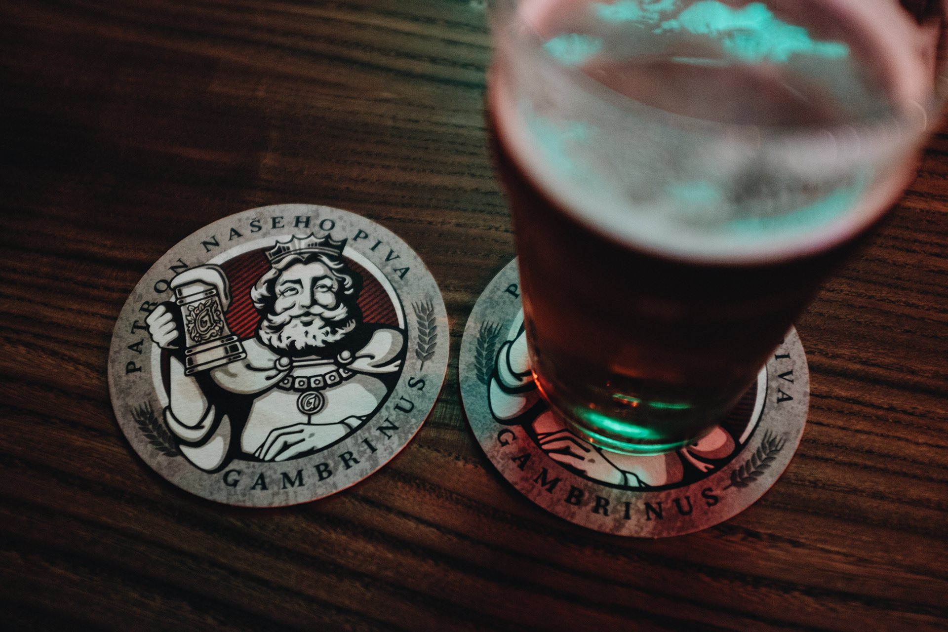 Gambáč v Kazachstánu (jen na tácku, ve skle je lokální pivo)