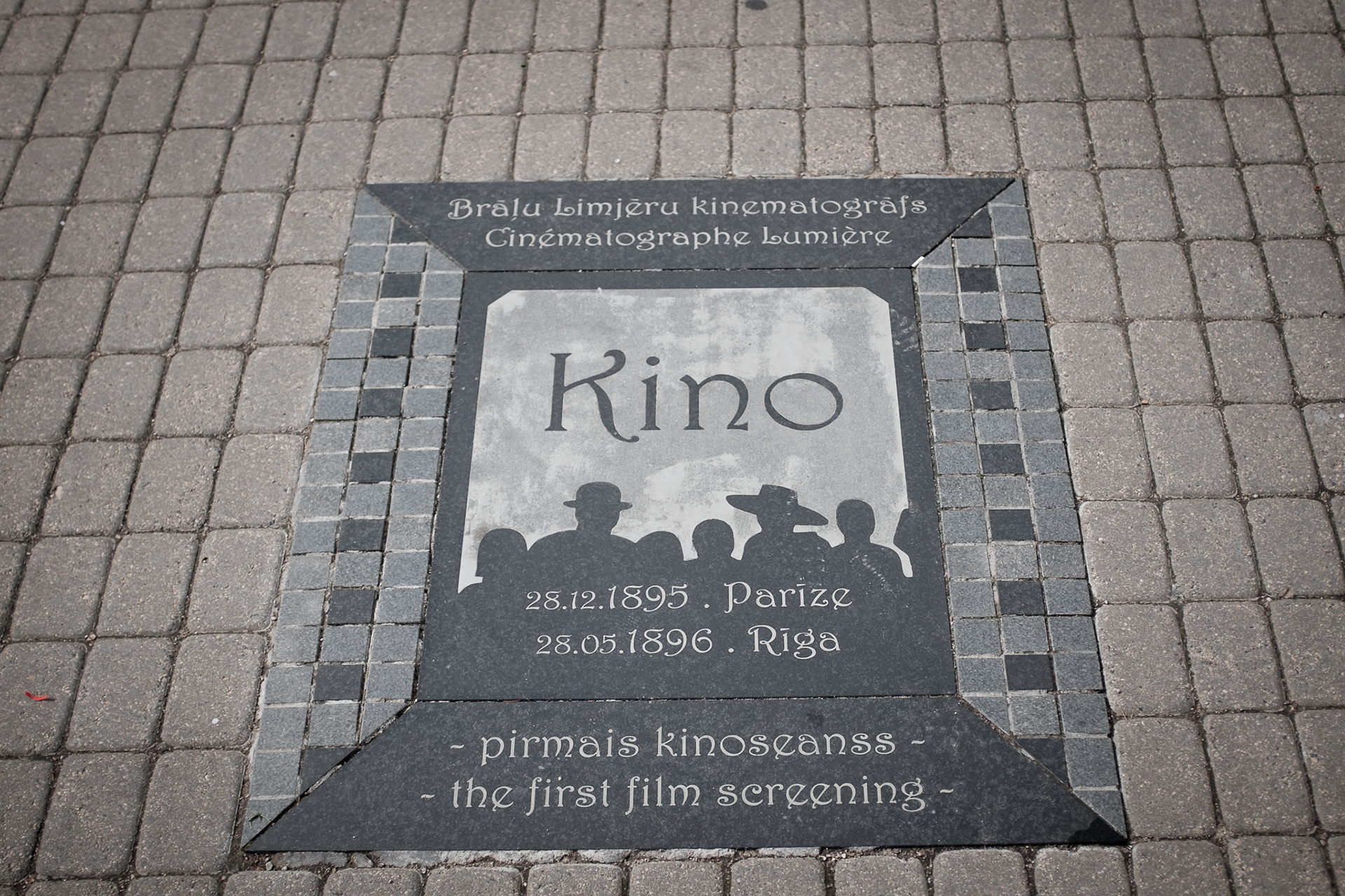 Kino Parize, Kino v Rize