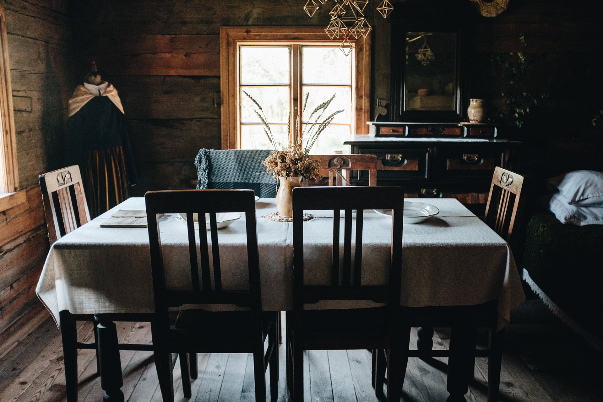 Riga - Lotyšské etnografické muzeum v přírodě - skanzen v severní části Rigy; má rozlohu 87 hektarů a nachází se na něm 118 objektů lidové architektury ze všech historických zemí Lotyšska