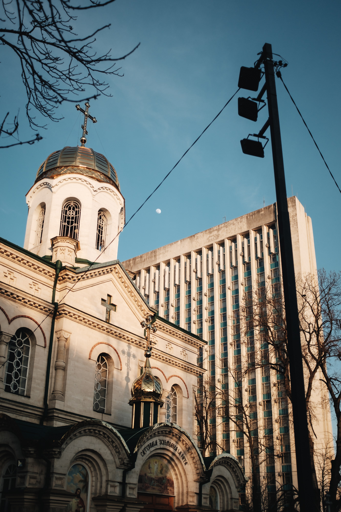 Kostel a ministerstvo zemědělství (myslím)