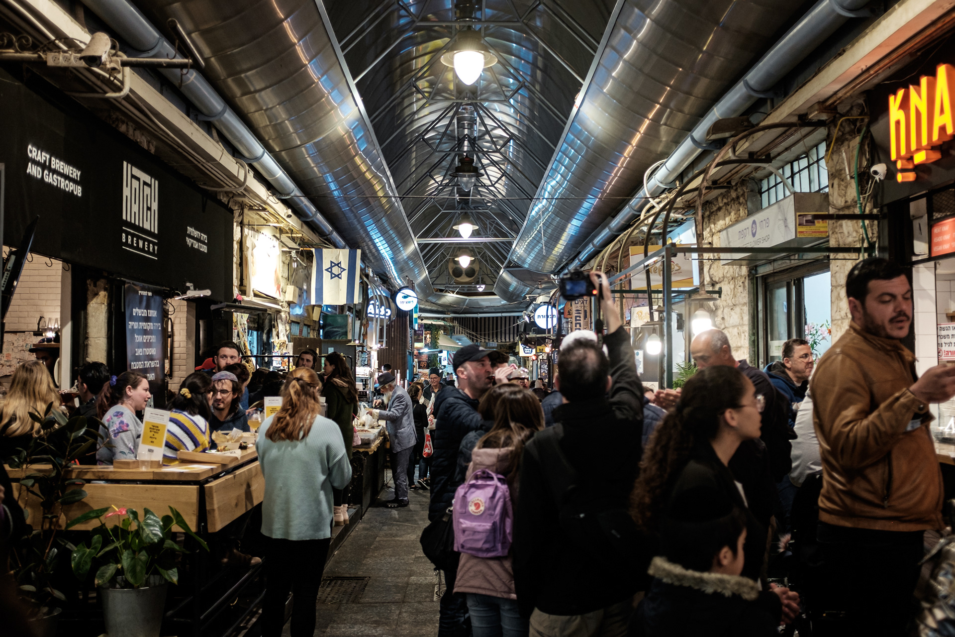 Jeruzalém - Mahane Yehuda Market - trh, který zde funguje od 19. st. - koření, ovoce, pečivo, místní kuchyně, ...