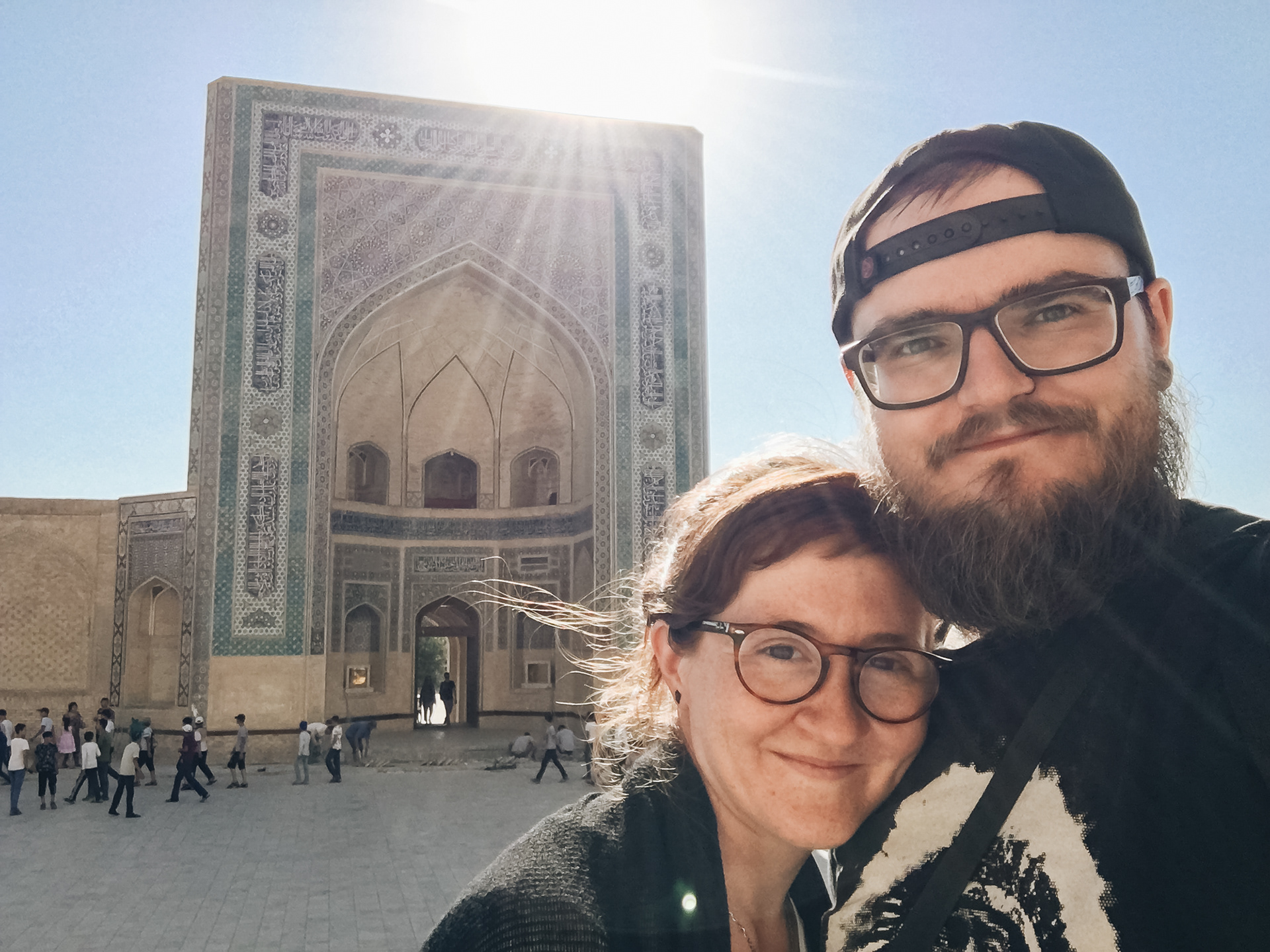 Kalan Mosque - původní mešita zničena Čingischánem, nová z 16. st., až 10000 věřících, v sovětských dobách se používala jako skladiště, jako svatostánek opět od r. 1991