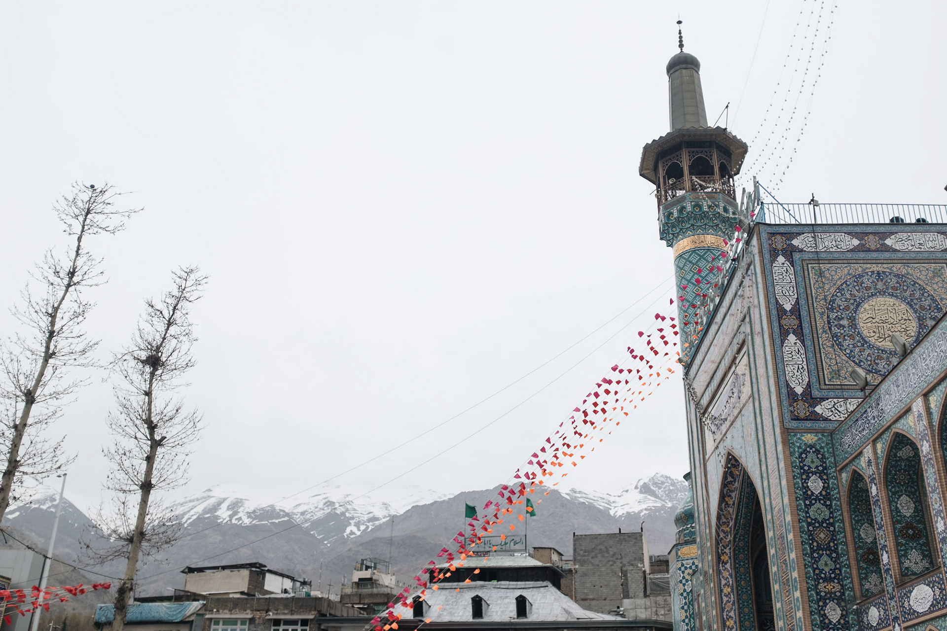 Imamzadeh Saleh a hory nad Teheránem