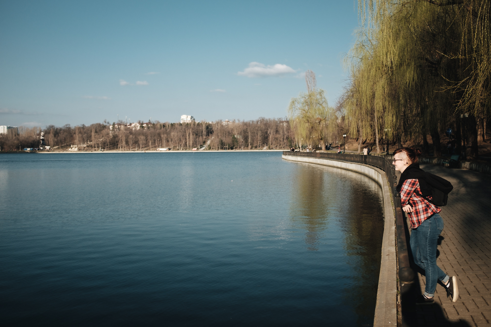 Valea Morilor – park s arboretem a jezerem (postavené? v 50. letech) využívaným k rekreaci místních