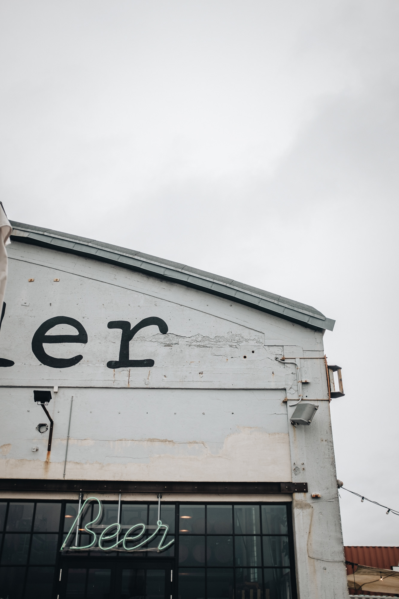 Mikkeller Baghaven – Pivovar s divoce kvašenými kyseláči v dubových sudech. Nejlepší! 
