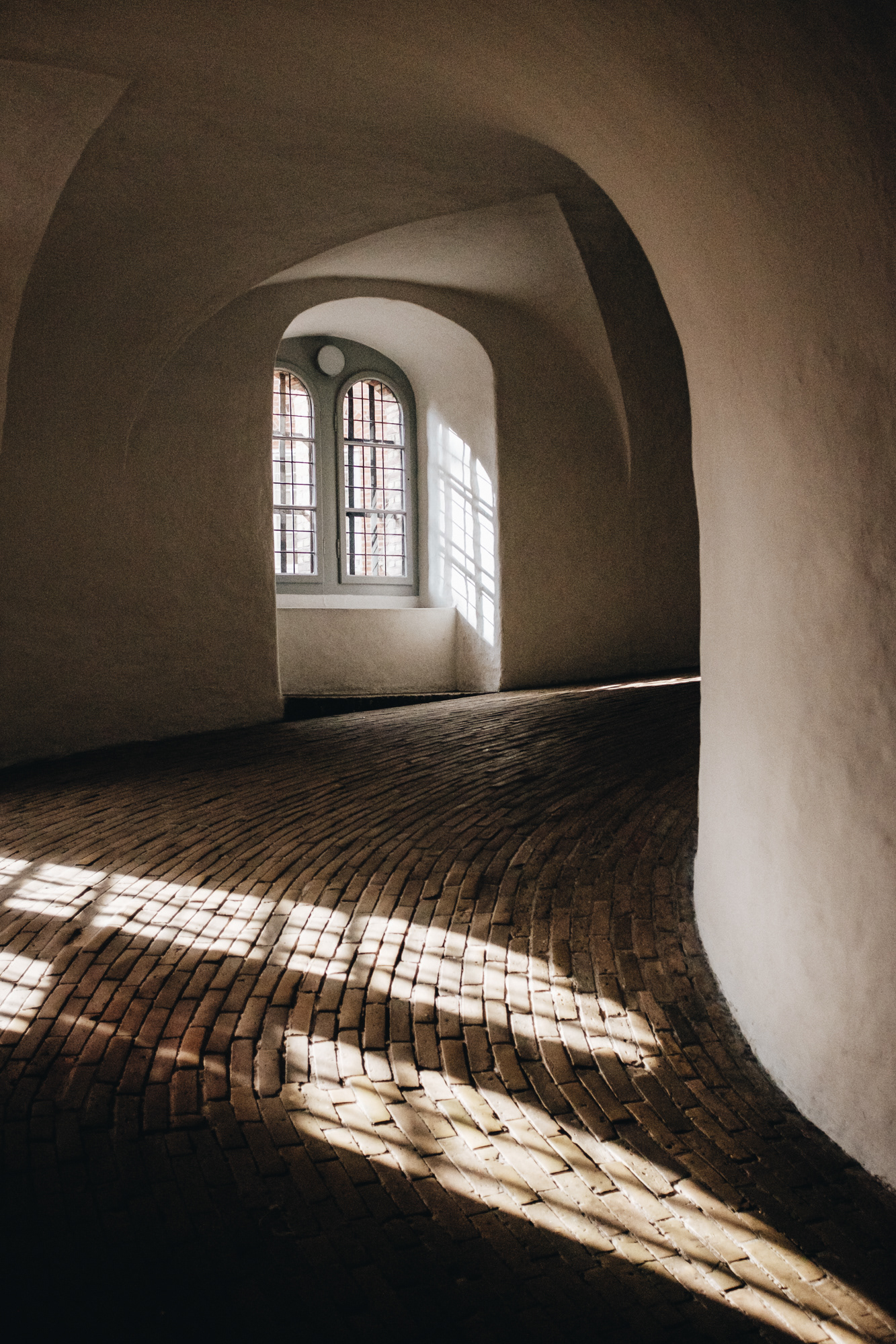 The Round Tower – Velká věž s rampou uvnitř, aby se dalo na koni vyjet až nahoru