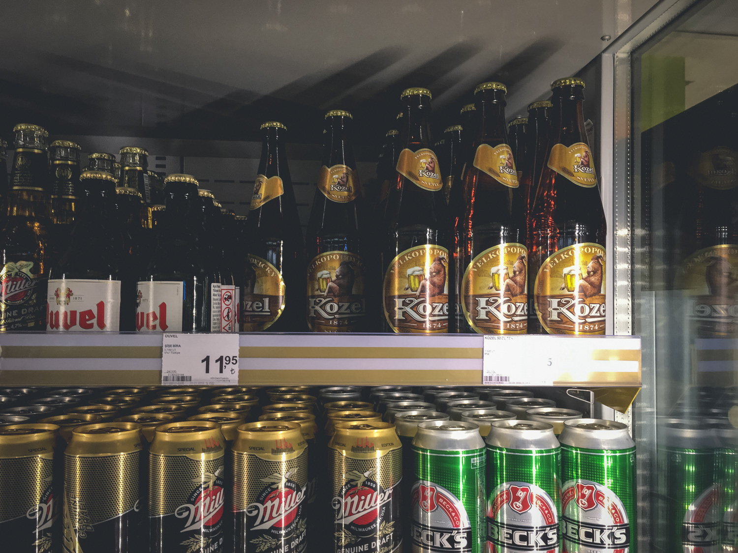 Kozel, což je jedna z věcí, který tam (kromě fotbalistů a Prahy) znají z ČR