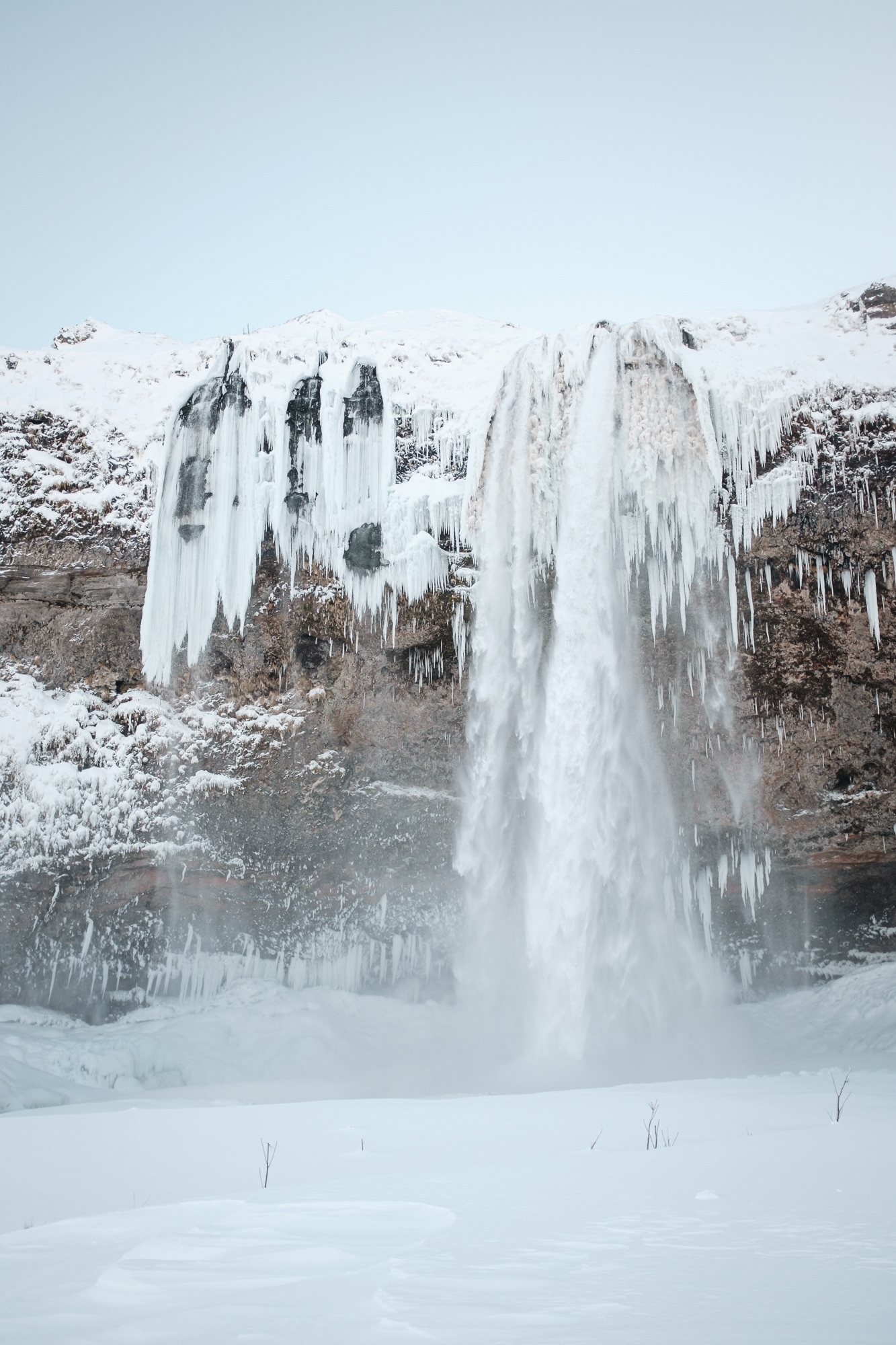 Seljalandsfoss - vodopád Seljalandsfoss se dá obejít zezadu, v zimě ale často zavřeno (parkoviště 750ISK)