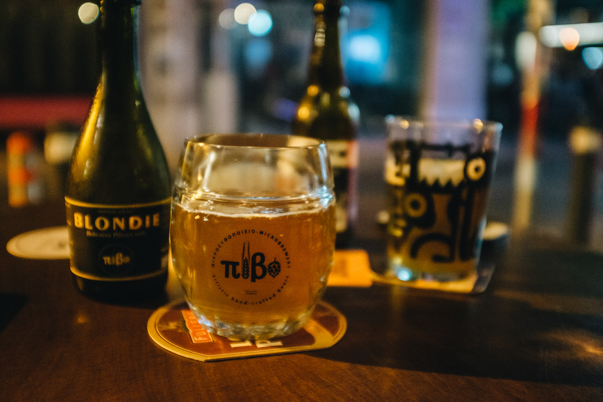 PIVO v hospodě BrewFellas– dva bratři studovali v ČR a pak na Kypru založili minipivovar PIVO
