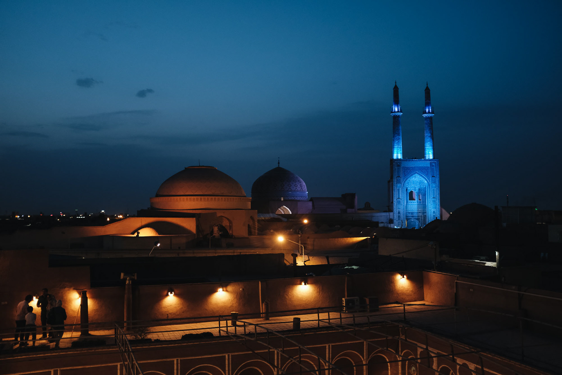 Yazd ze střechy v noci
