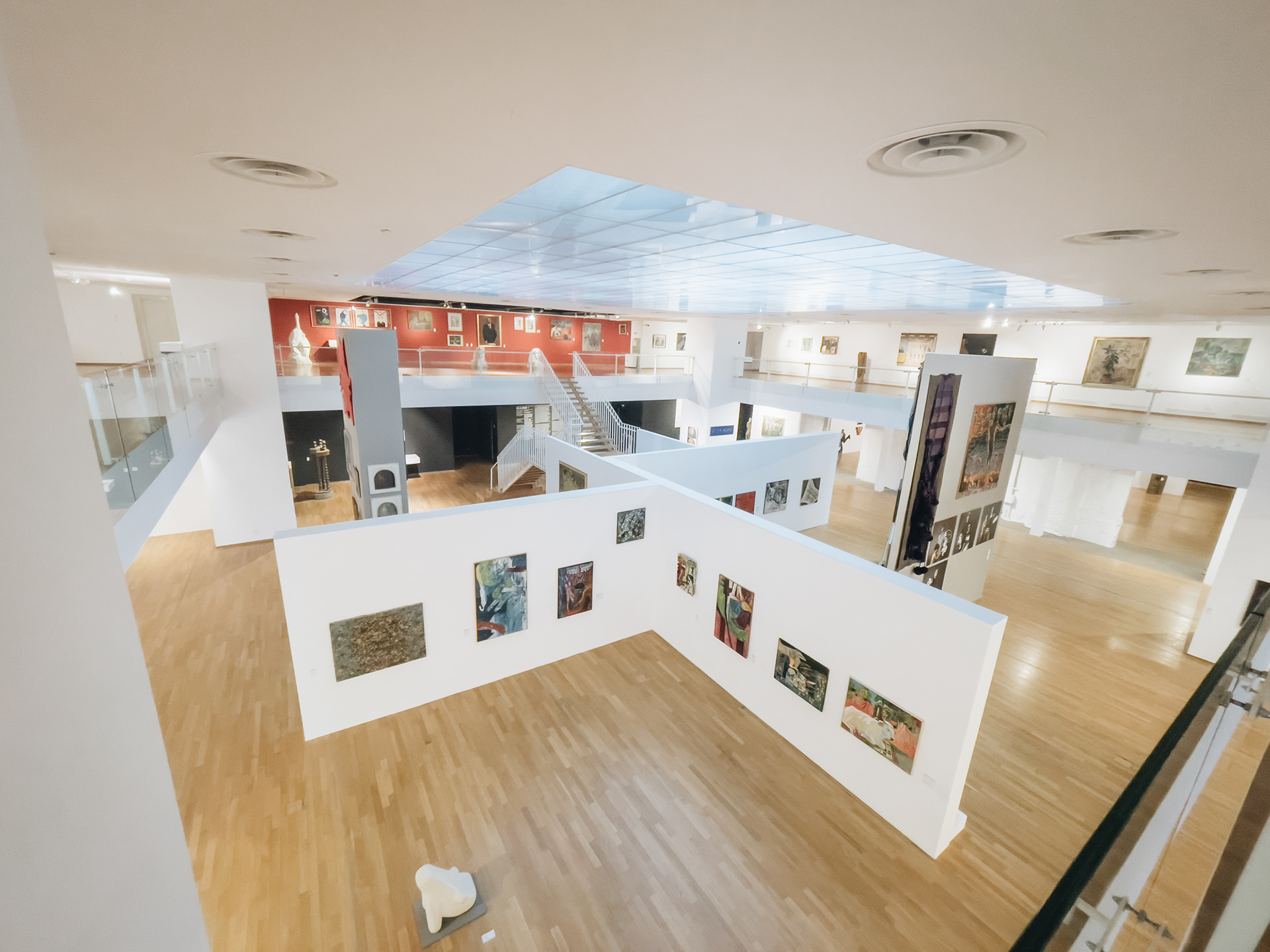 Národní muzeum současného umění,vstup st–ne 11:00–18:00, volný vstup první neděli v měsíci, jinak 20 lei