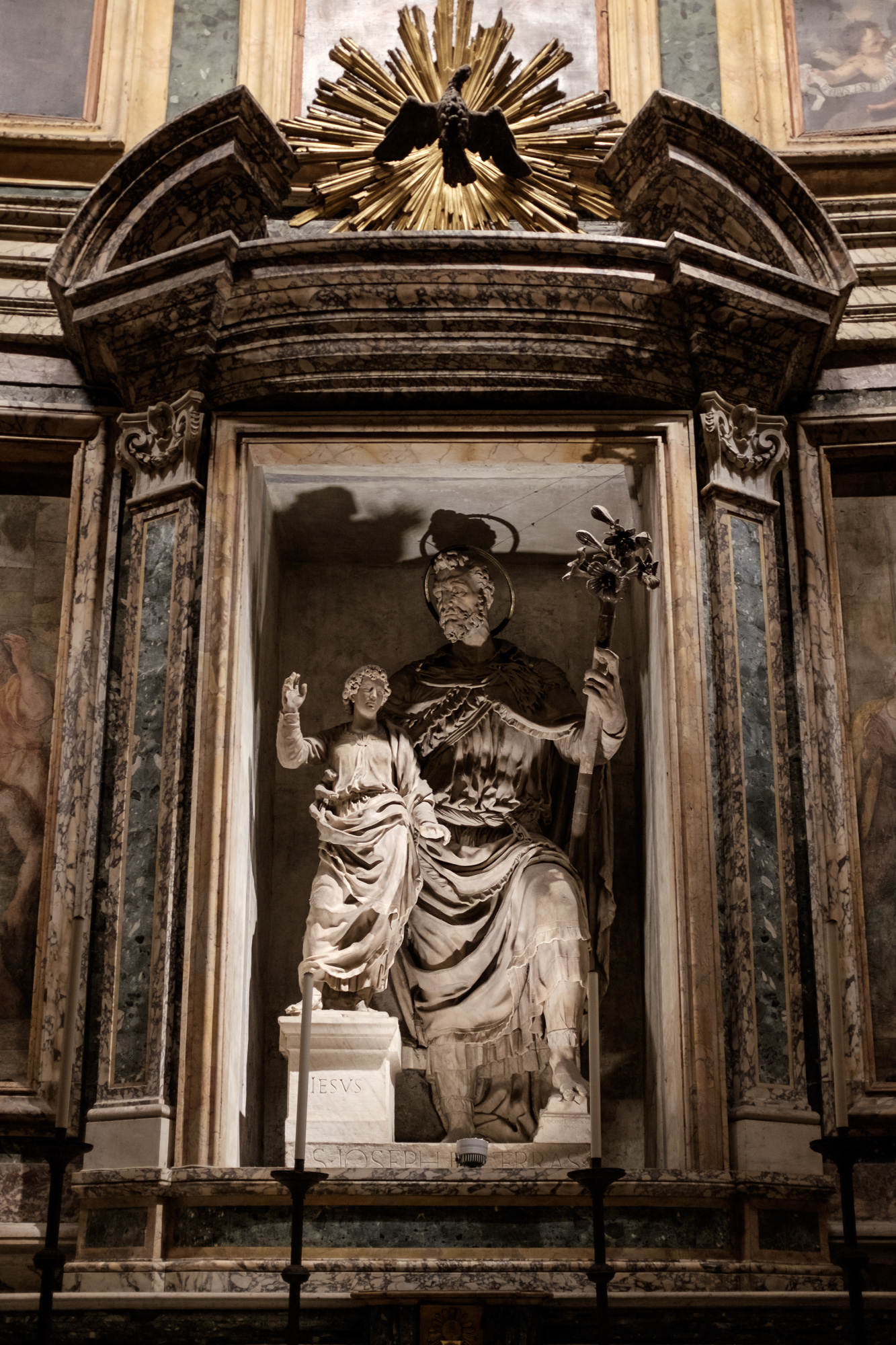 Pantheon - jedna z nejvýznamnějších a nejzachovalejších antických staveb s největší kopulí na světě (těsně před kopulí na Bazilice sv. Petra ve Vatikánu)