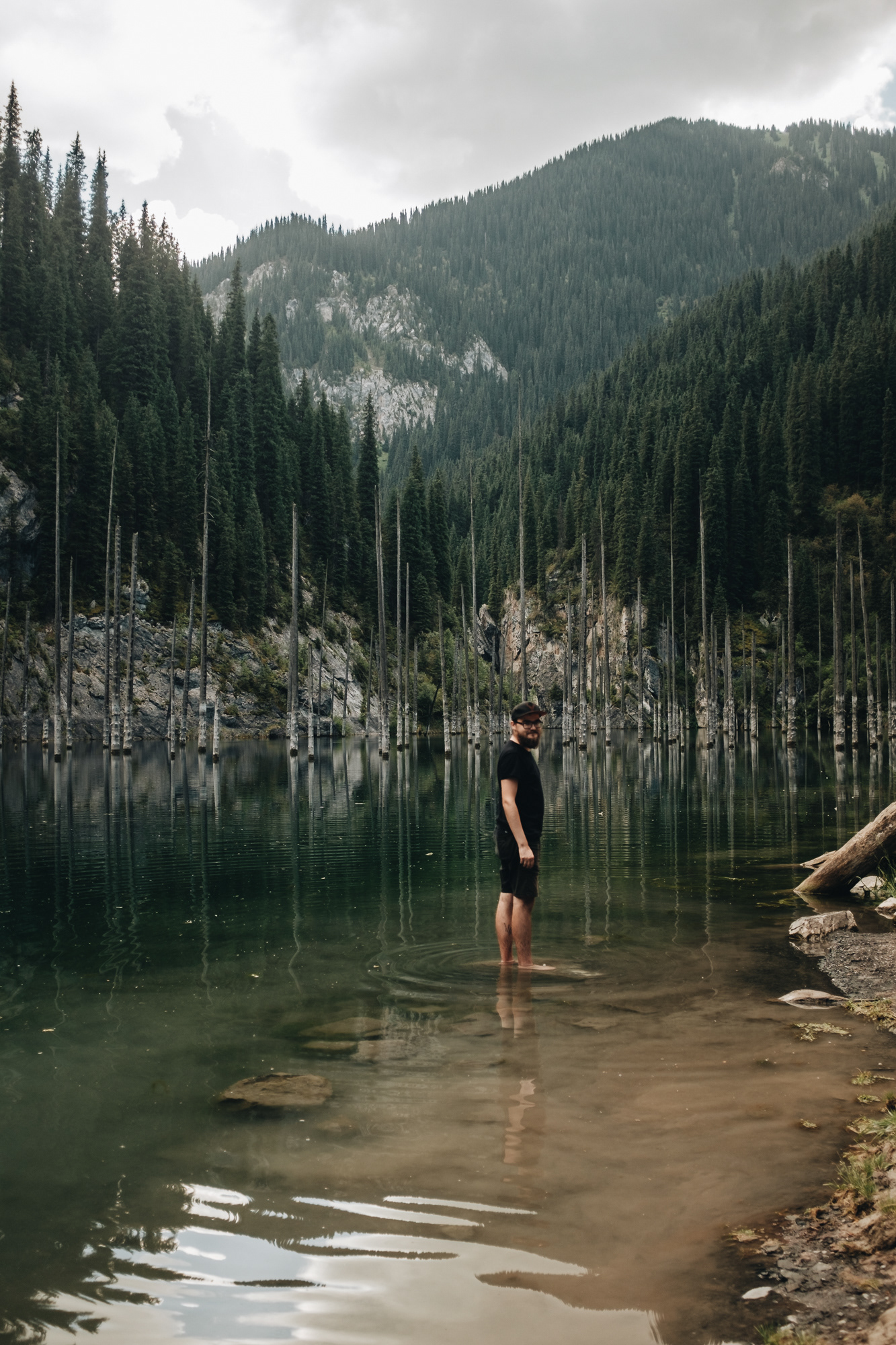 озеро Каинды (jezero Kaindy) - Jezero ve výšce 2000mnm vzniklé při zemětřesení v roce 1911