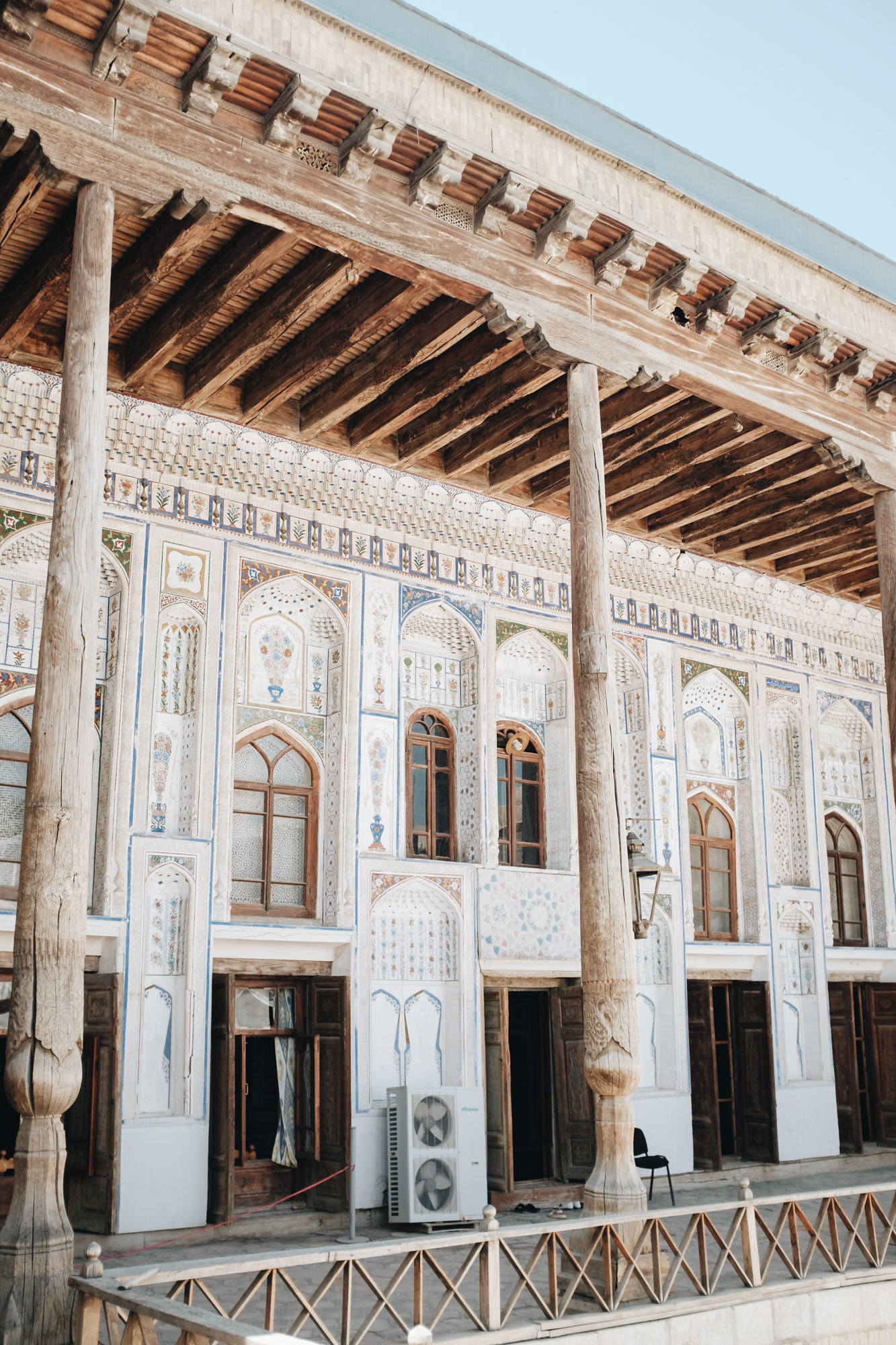 dům Fajzully Chodžajeva, jednoho z bucharských politiků, který spolu s bolševiky zosnoval spiknutí proti emírovi, za to se stal prezidentem Bucharské lidové republiky, předsedou v Radě lidových komisařů Uzbecké SSR a nakonec byl zlikvidován Stalinem 