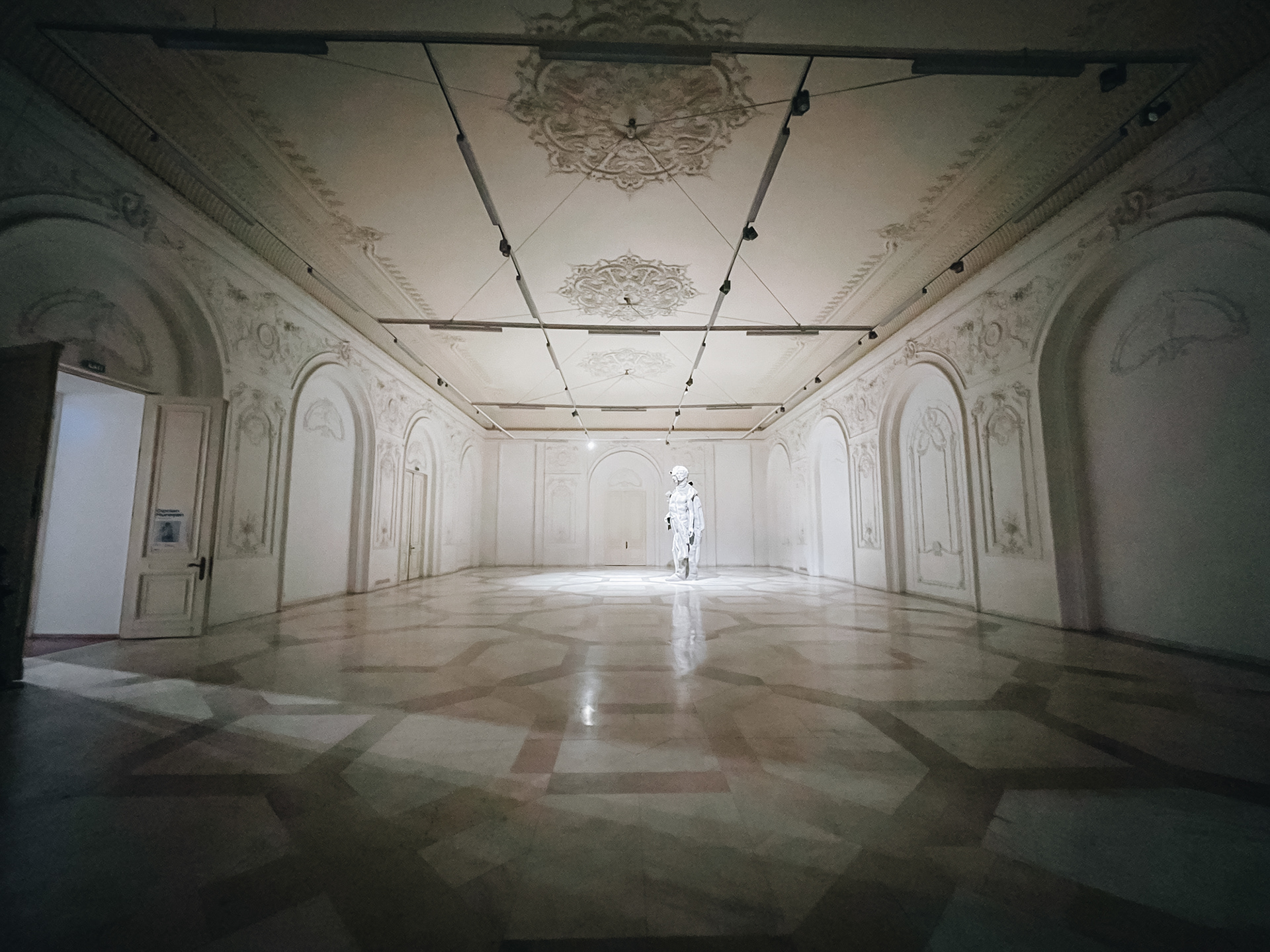 Národní muzeum současného umění,vstup st–ne 11:00–18:00, volný vstup první neděli v měsíci, jinak 20 lei