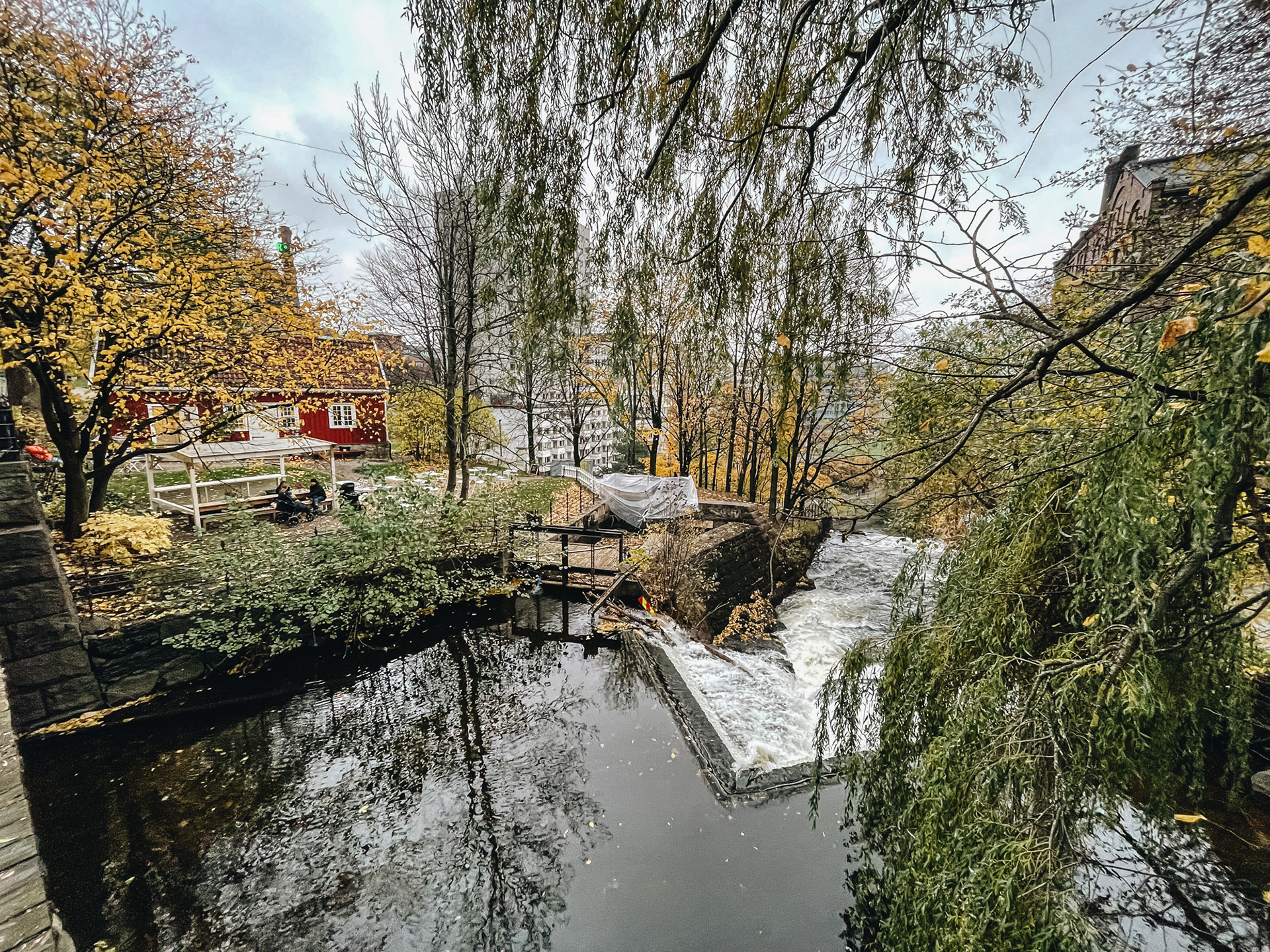 Akerselva – kolem řeky se dříve soustředil průmysl, poté až do konce 20. st. zanedbaná oblast, dnes 8km úsek pod stromy s vodopády, se stezkami, na piknik, koupání, ...