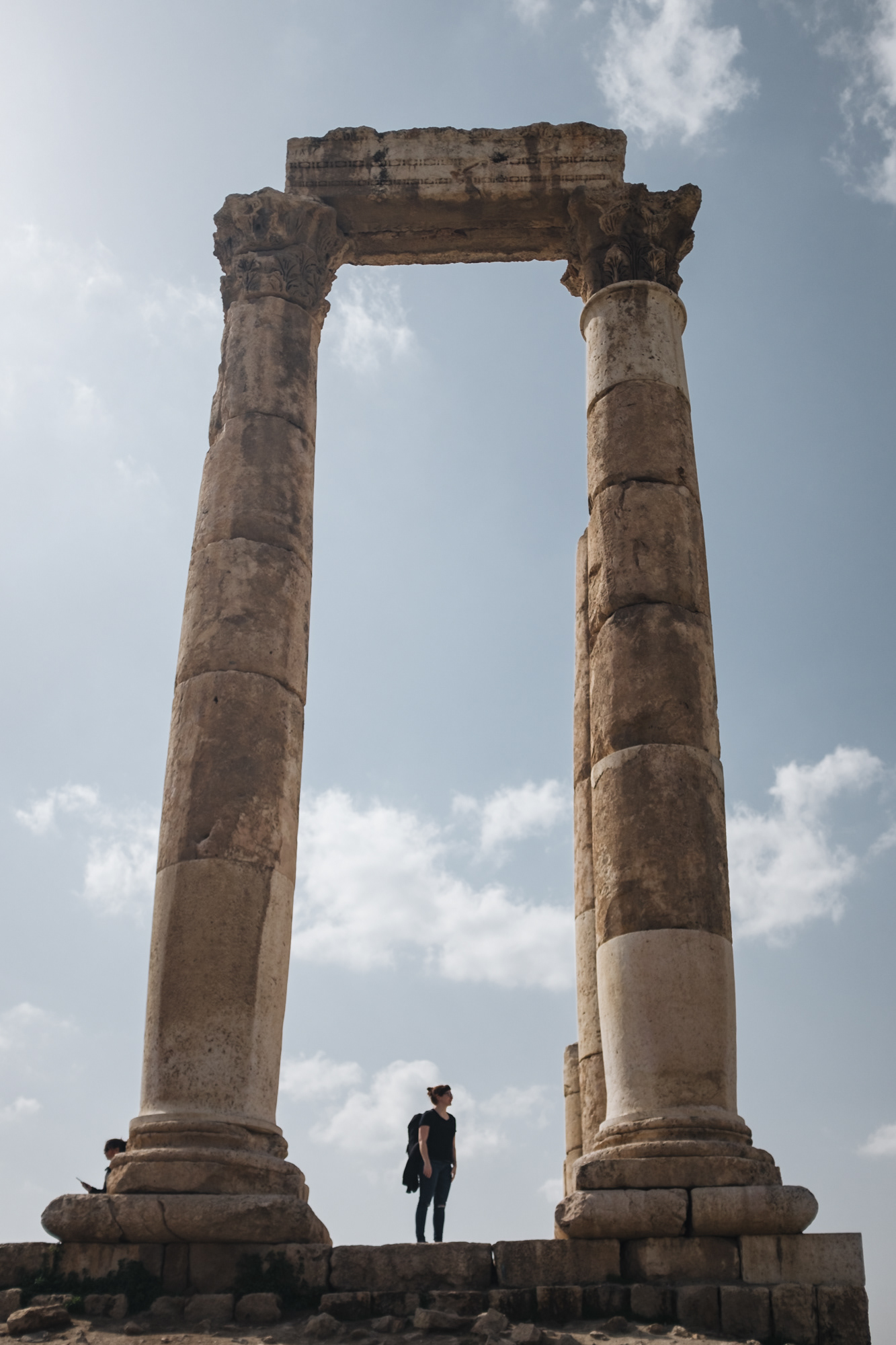 Temple of Hercules – pozůstatky římského chrámu z dob Marka Aurelia (2. st.), navazoval na fórum, nedaleko vyhlídka na město