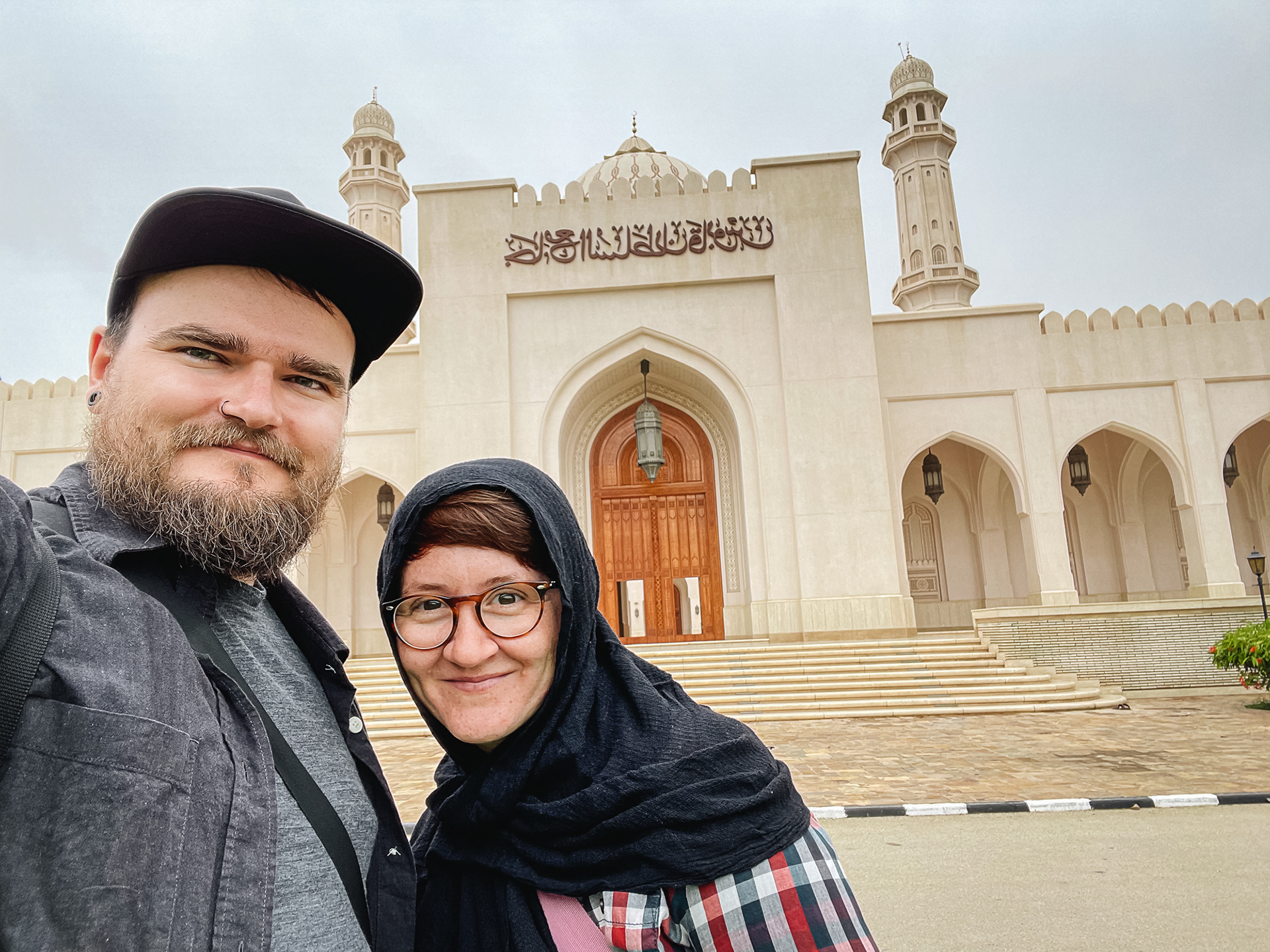 Sultan Qaboos Mosque - nově dokončená mešita, dar Jeho Výsosti obyvatelům Salály, rodného města jeho matky (so–čt 8:00–23:00, vstup zdarma)