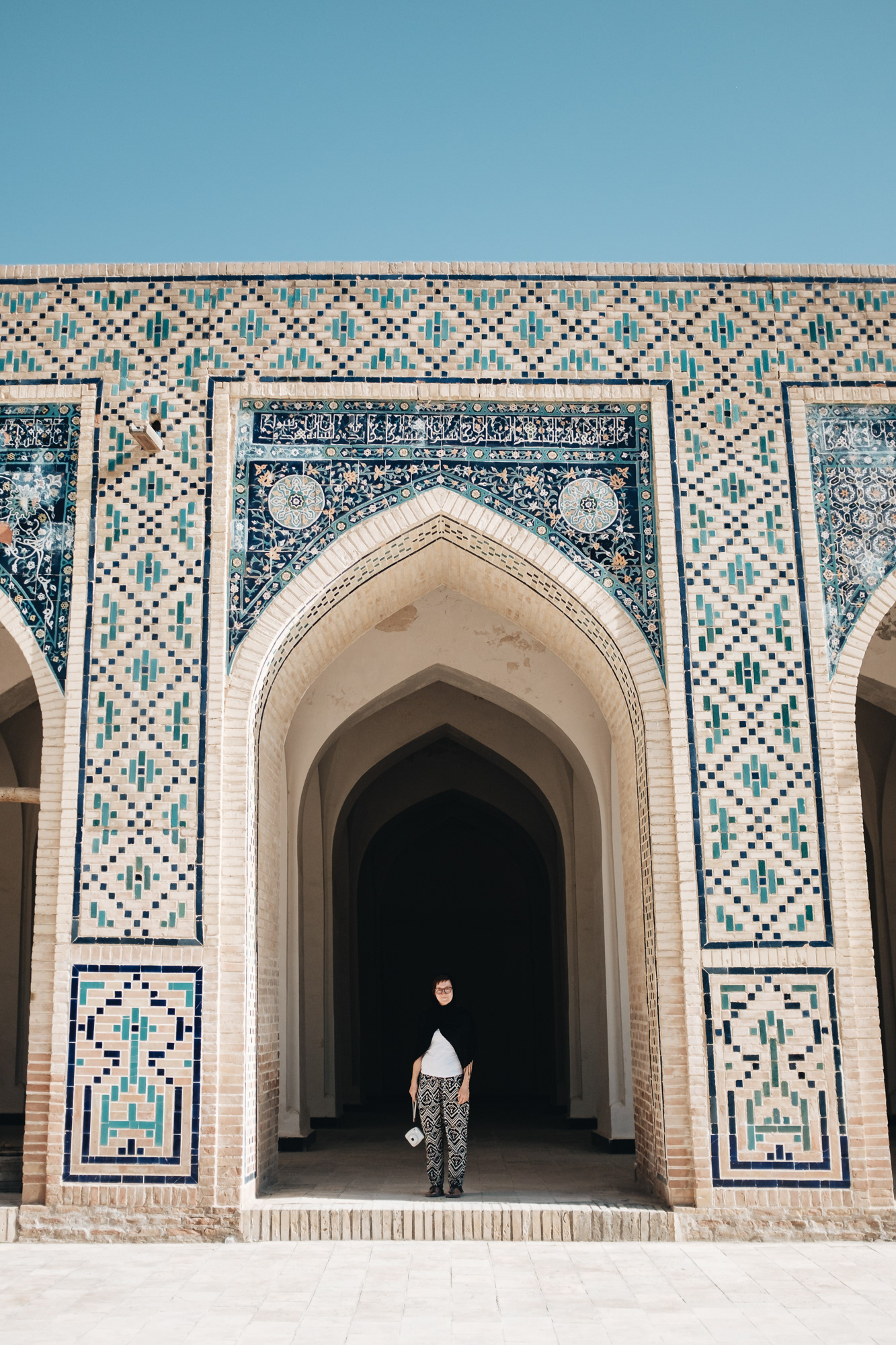 Kalan Mosque - původní mešita zničena Čingischánem, nová z 16. st., až 10000 věřících, v sovětských dobách se používala jako skladiště, jako svatostánek opět od r. 1991