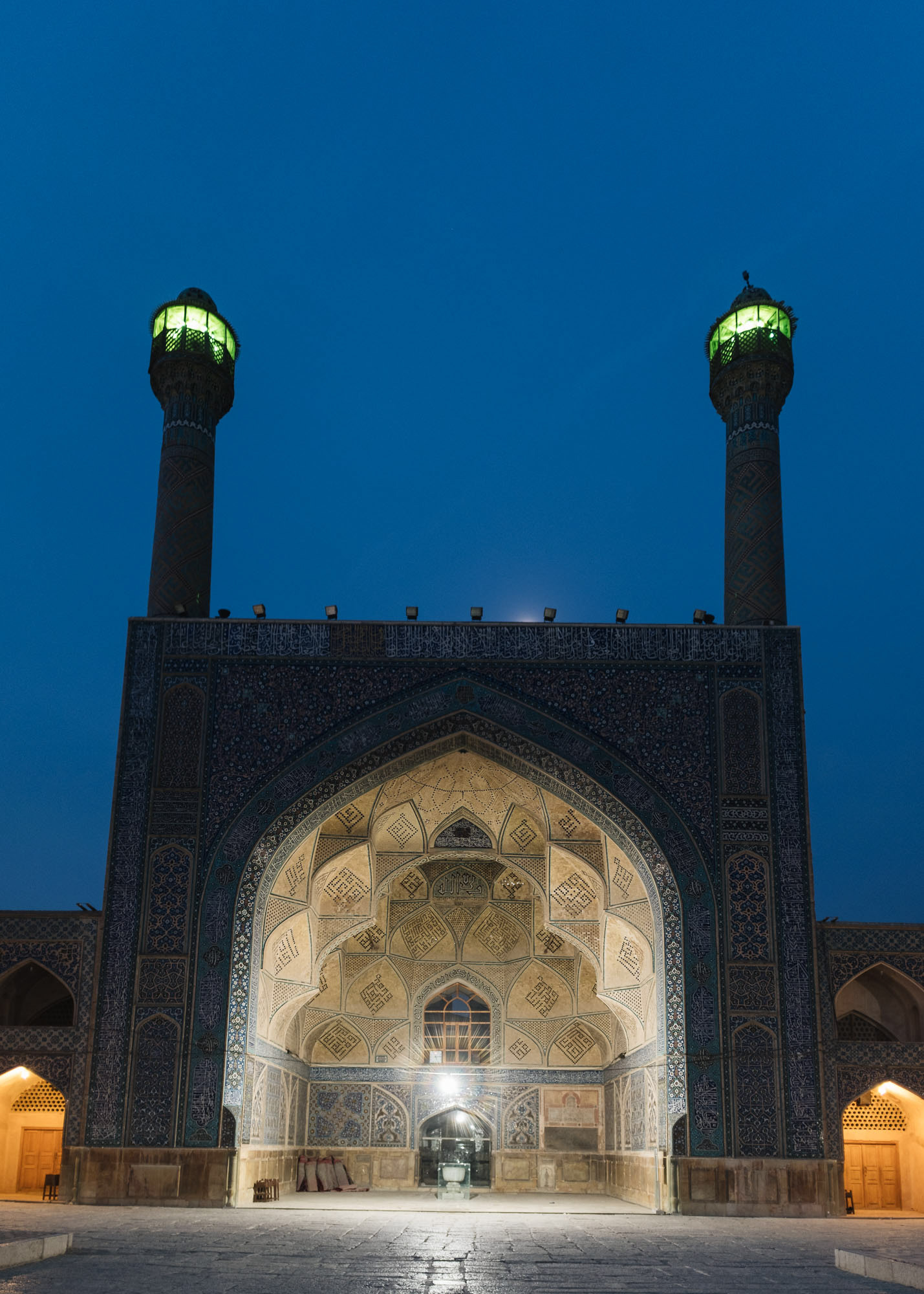 Tady už Esfahán - Jame Mosque před svítáním
