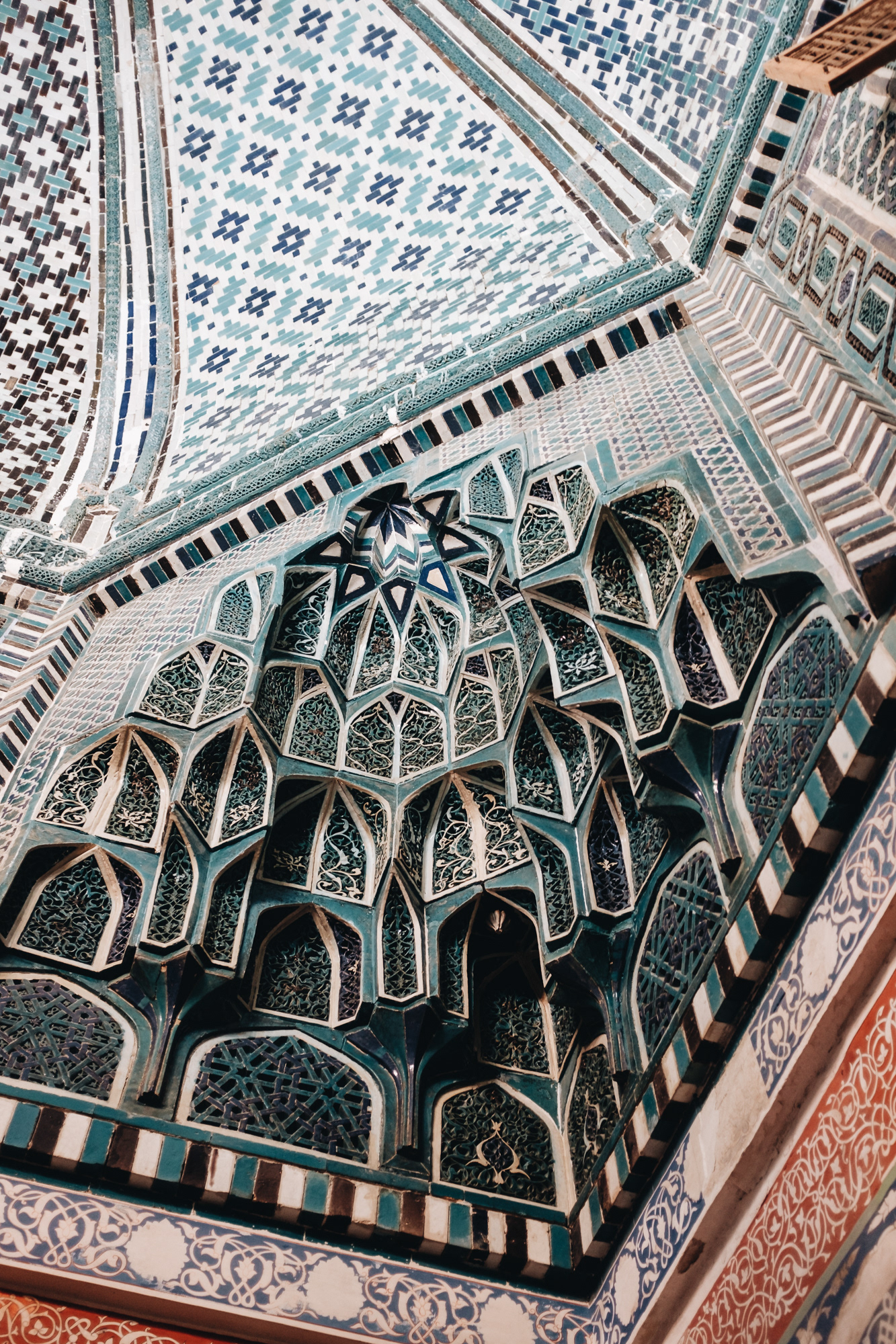 Mausoleum of Kusam Ibn Abbas - Kusám ibn-Abbás byl bratranec proroka Mohameda, údajně přinesl v 7. st. islám do střední Asie, jméno Šáhi Zinda znamená "hrobka živého krále" a vztahuje se k této původní a nejposvátnější svatyni