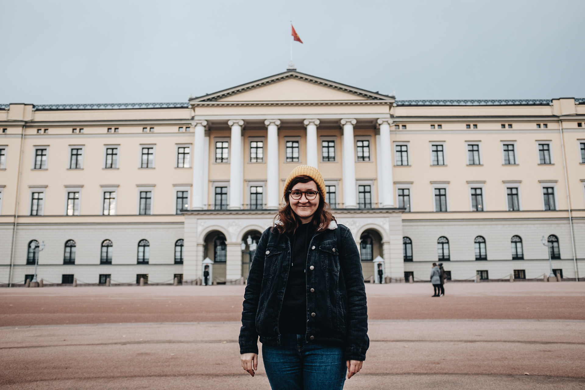 Královský palác v Oslu – zajímavá přístupnost paláce, 173 pokojů, postaven v letech 1825–1849, do r. 1905 nebyl stále obydlen
