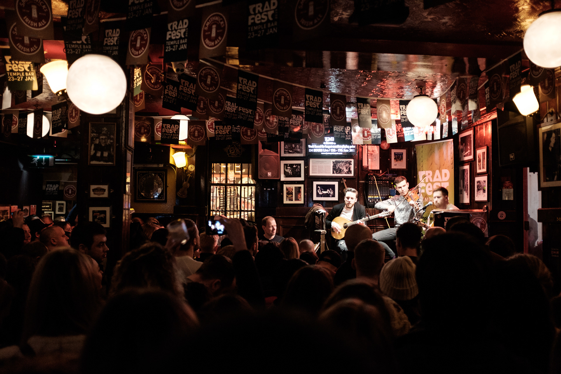 The Temple Bar – nejznámější hospoda Dublinu se živou hudbou každý večer