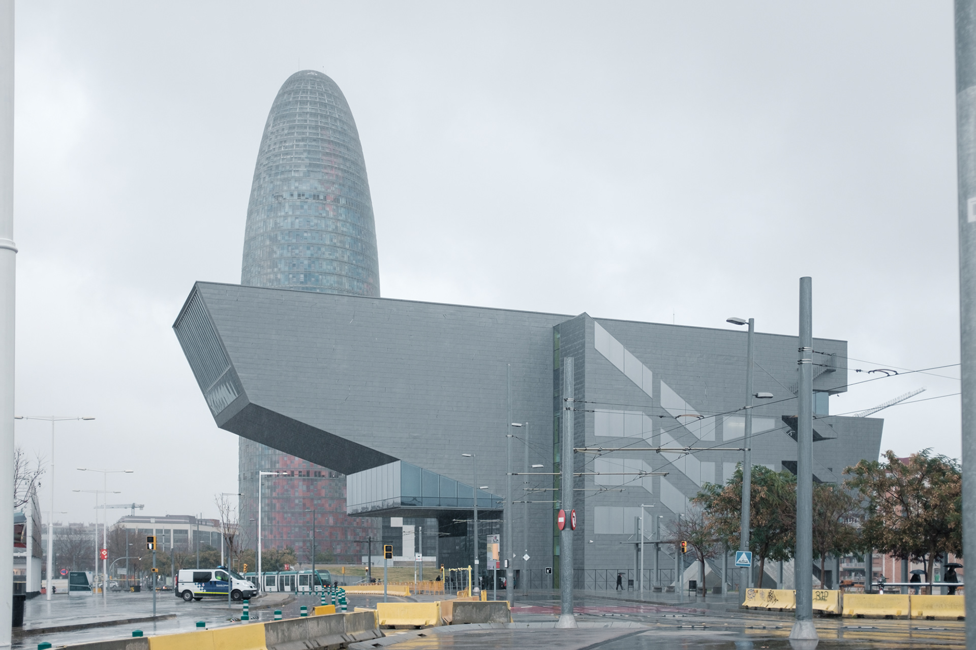 Museu del Disseny (muzeum designu) a Torre Agbar (okurka)