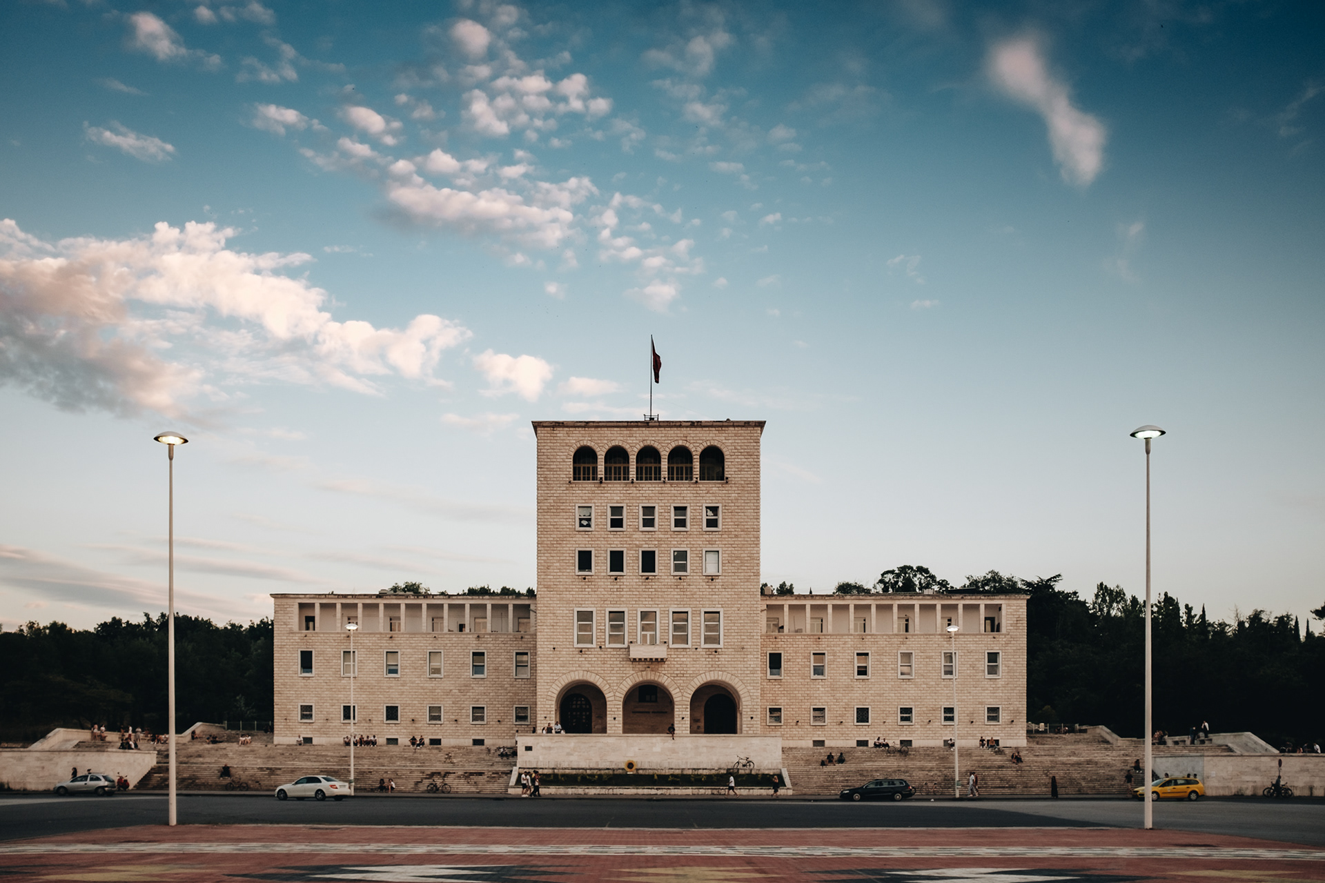 Polytechnic University of Tirana - dřívější sídlo fašistické strany z r. 1940