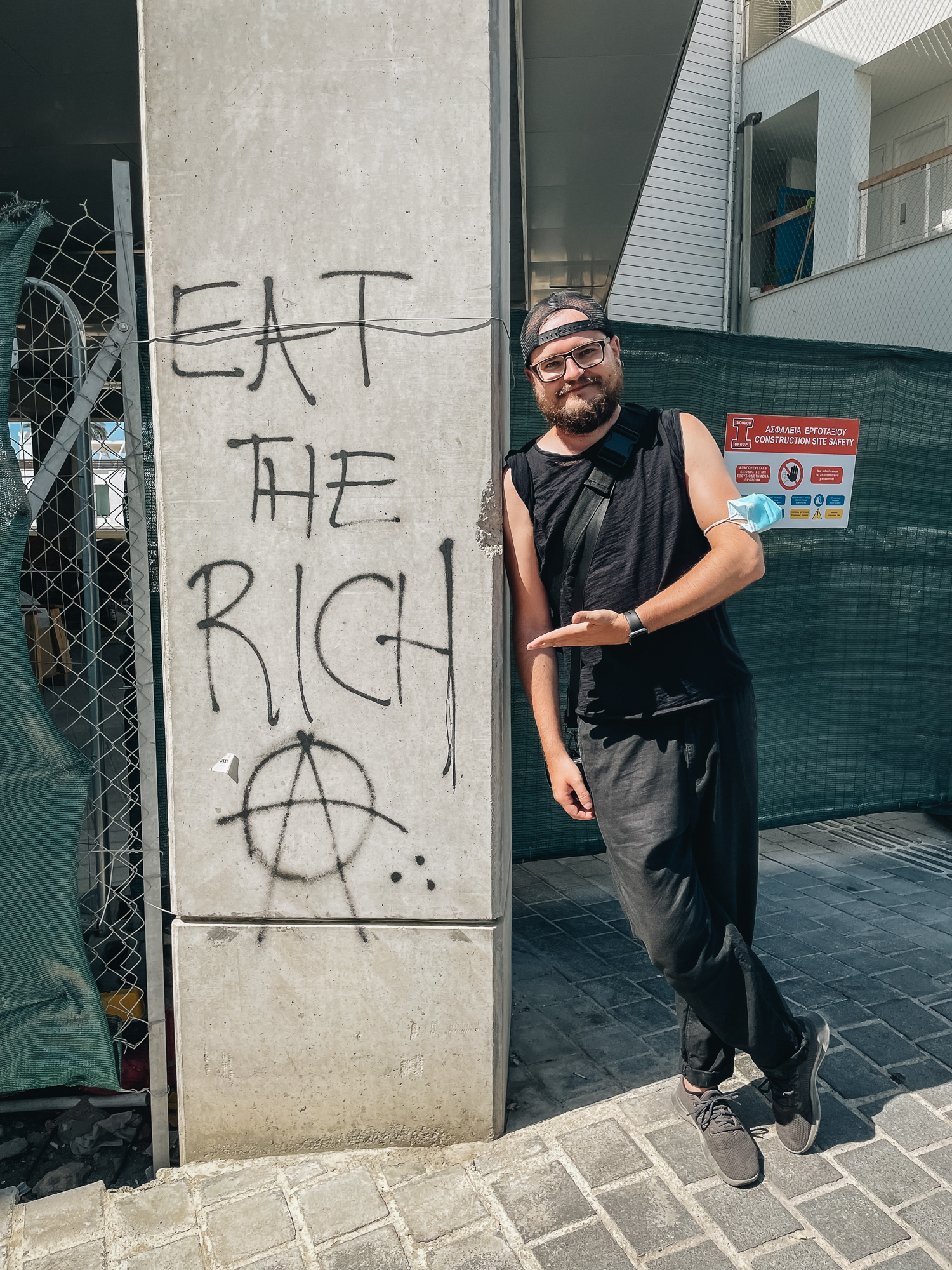 Eath the rich!