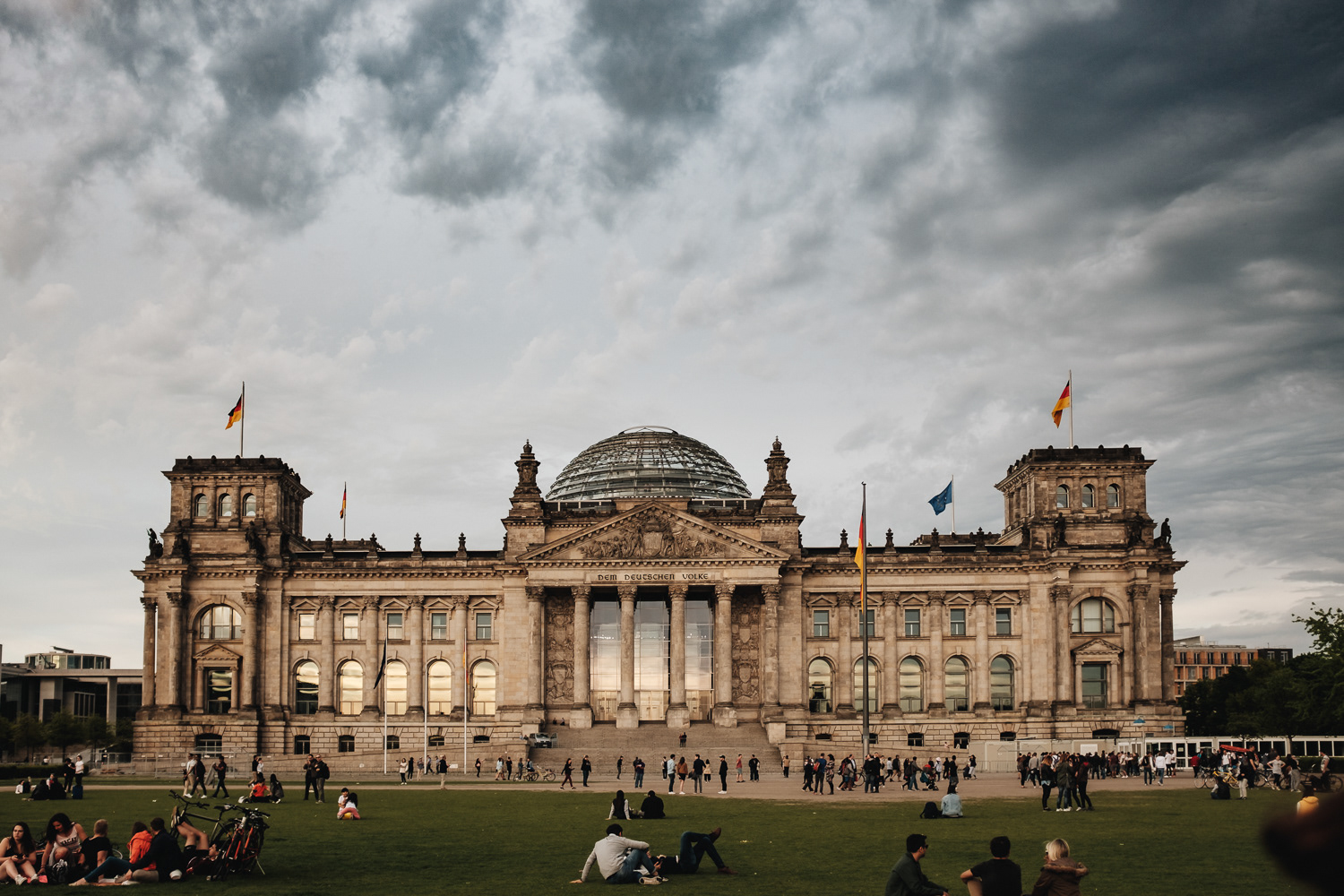 Kvetly jabloně a hořel Reichstag!