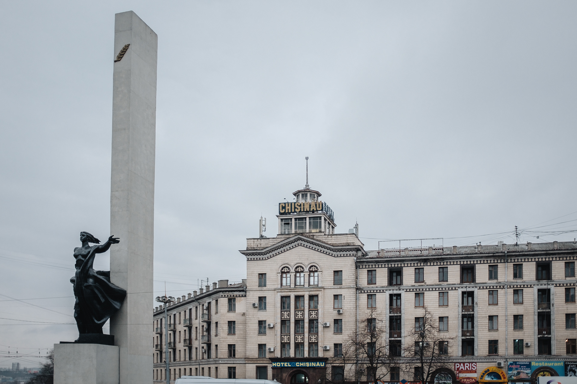 Chisinau Hotel – jeden z nejstarších hotelů v Kišiněvě, na náměstí Svobody s pomníkem