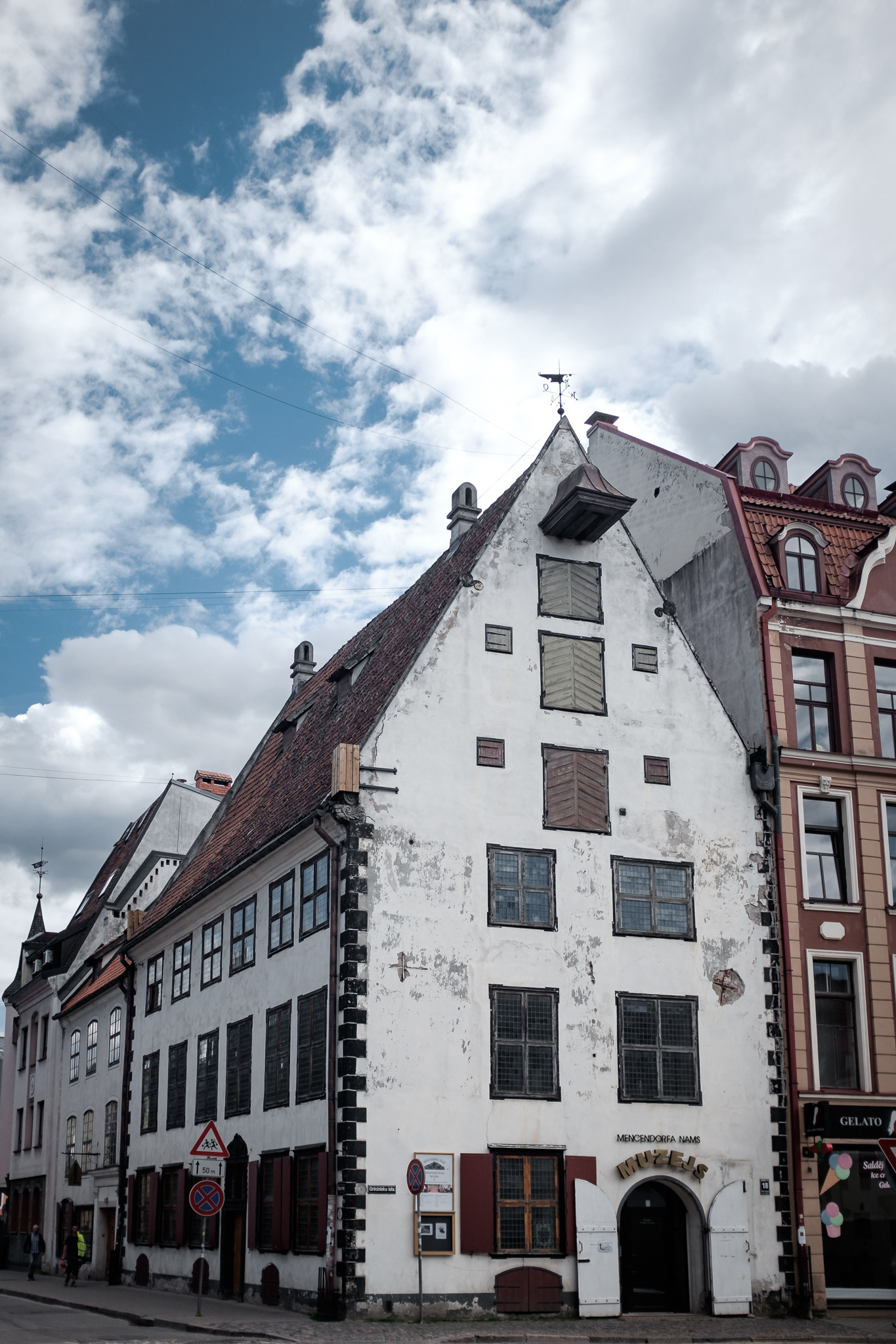 Dům