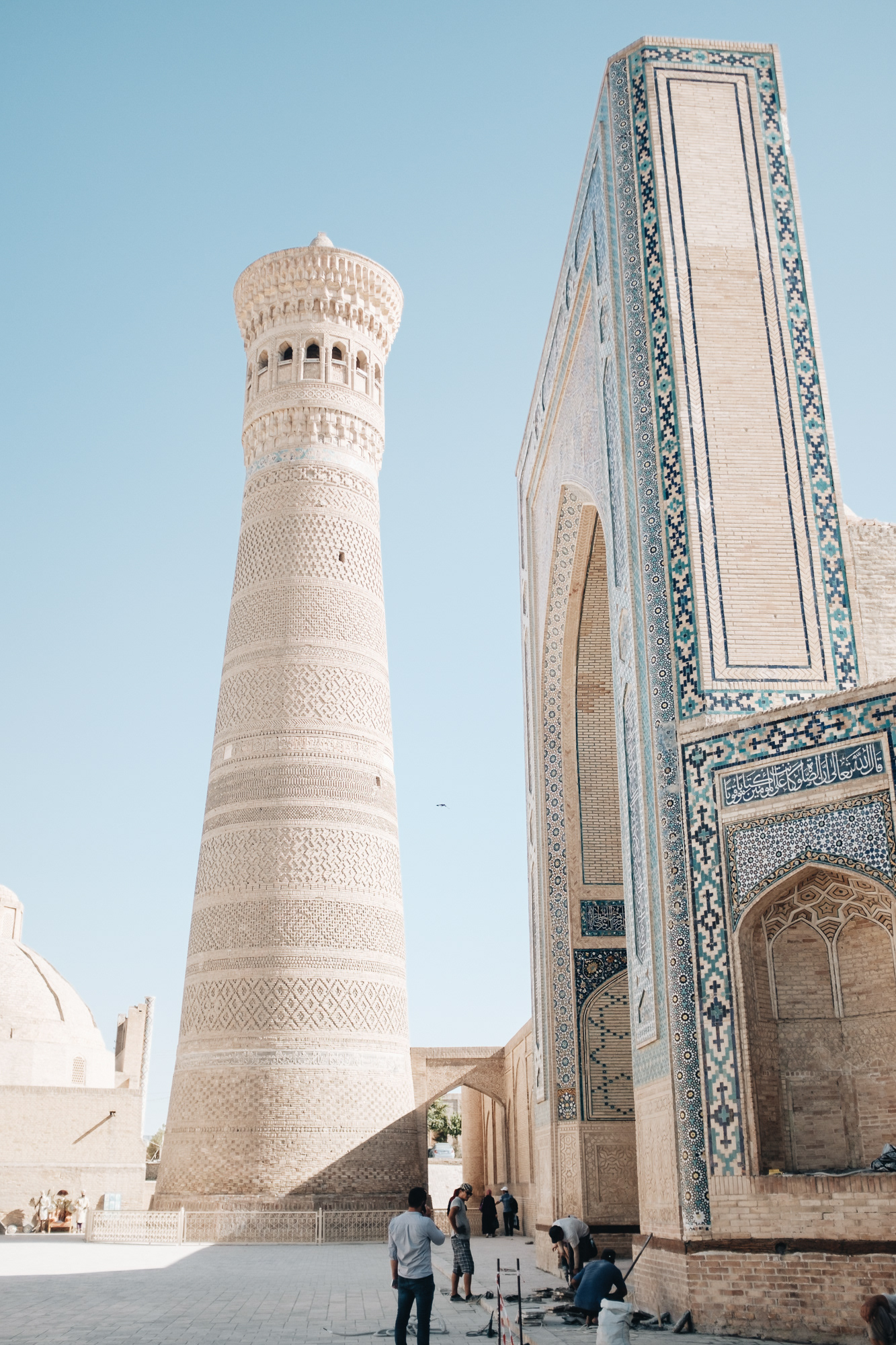 Kalan Mosque - původní mešita zničena Čingischánem, nová z 16. st., až 10000 věřících, v sovětských dobách se používala jako skladiště, jako svatostánek opět od r. 1991