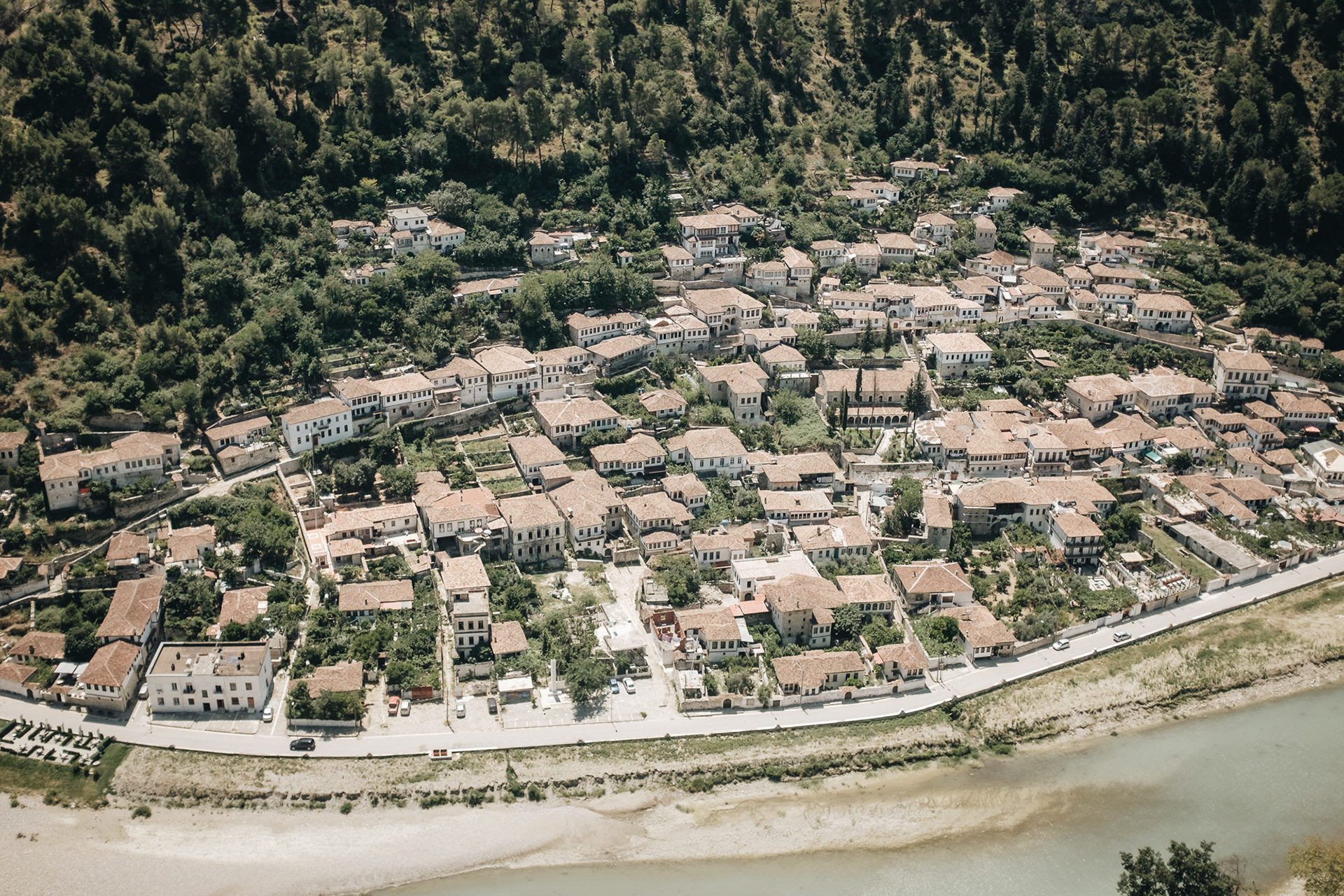 Gorica - aglomerace bílých domů, po dobytí Beratu Osmany zde byla křesťanská čtvrť