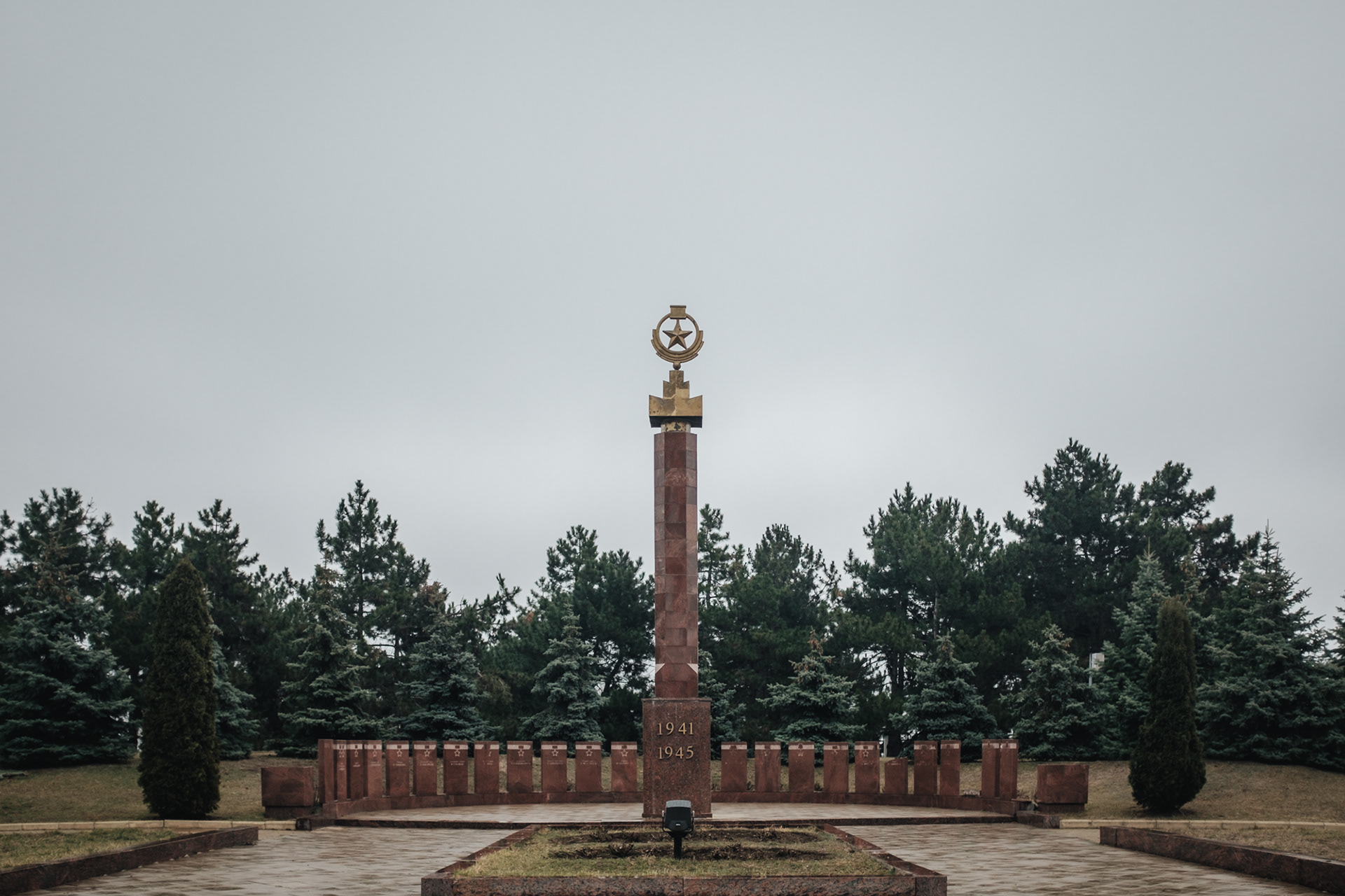 Memorial Complex "Eternity" – pomník vítězství ve 2. sv. v. i s věčným ohněm