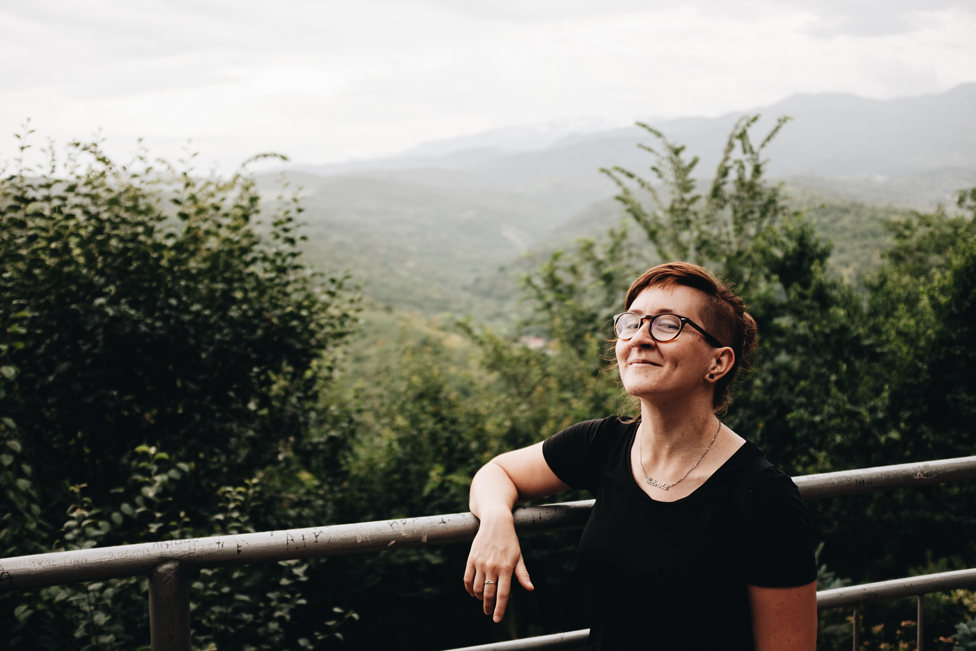 Kok Tobe - 1100 m vysoký kopec s 372 m vysokou TV věží, výhled na město a hory, kavárny a restaurace, obchody, horská dráha, mini ZOO, bronzové sochy Beatles v životní velikosti 