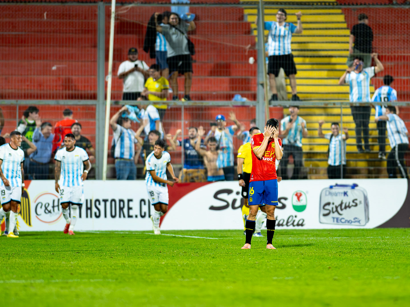 Santiago, Chile - 10 de marzo de 2026: partido entre Union Española y Deportivo Magallanes válido por la fecha 3 del 2026 ,Liga de Ascenso 2026, disputado en el Estadio Santa LauraFoto: Miguel Lemus Dávila