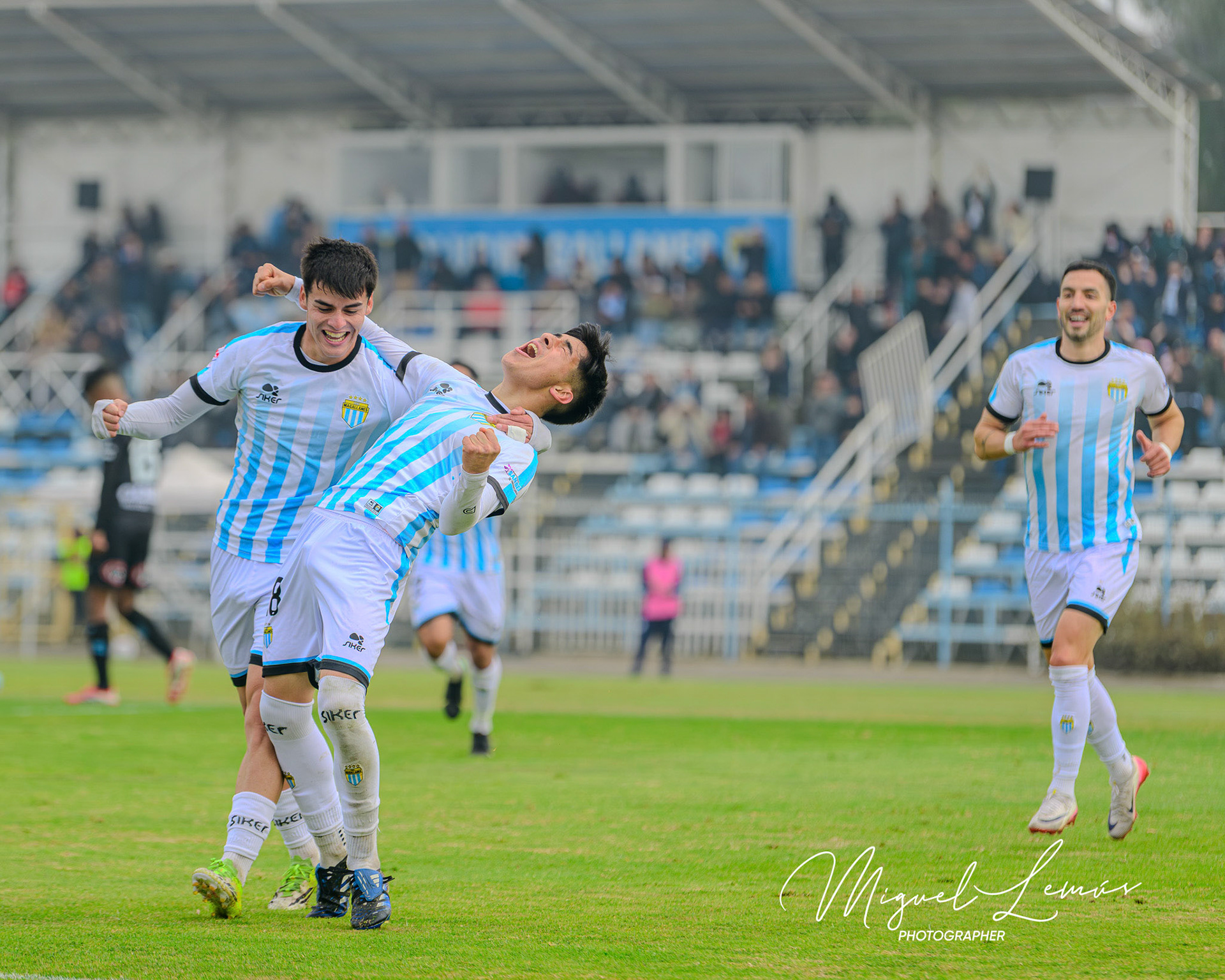 Santiago, Chile - 2026-05-31: Acción del partido entre Deportes Magallanes  y Deportes Iquique   Liga de Ascenso   2026 disputado en el  Estadio Municipal; de San Bernardo Fecha 14 del campeonato  2026Foto: Miguel Lemus Dávila
