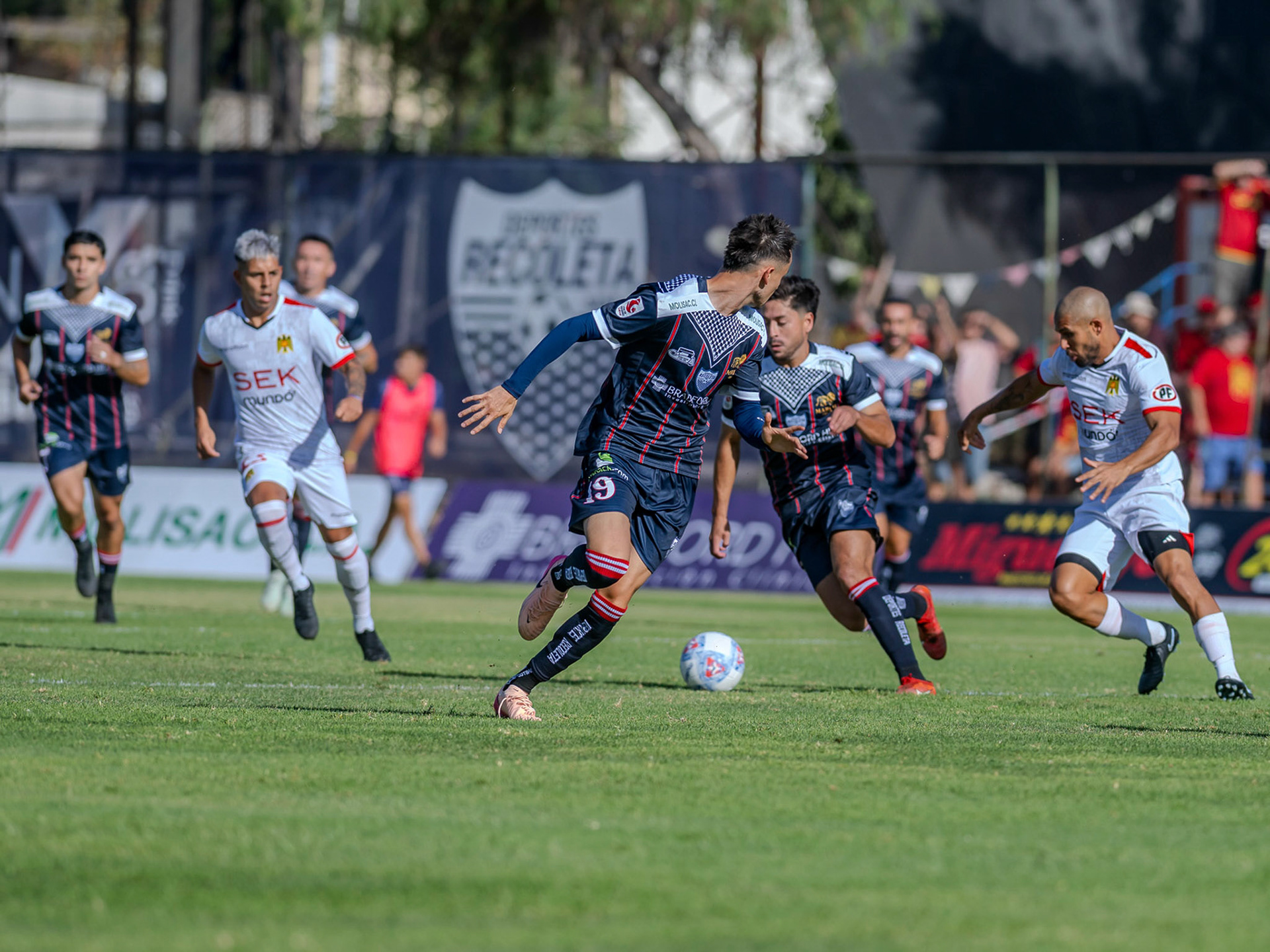 Santiago, Chile - 27 de febrero de 2026: partido entre Union Española y Deportes Recoleta válido por la fecha 2 del 2026 ,de la Liga de Ascenso 2026, disputado en el Estadio Popular de Recoleta Leonel Sanchez Foto: Miguel LemusFoto: Miguel Lemus Dávila