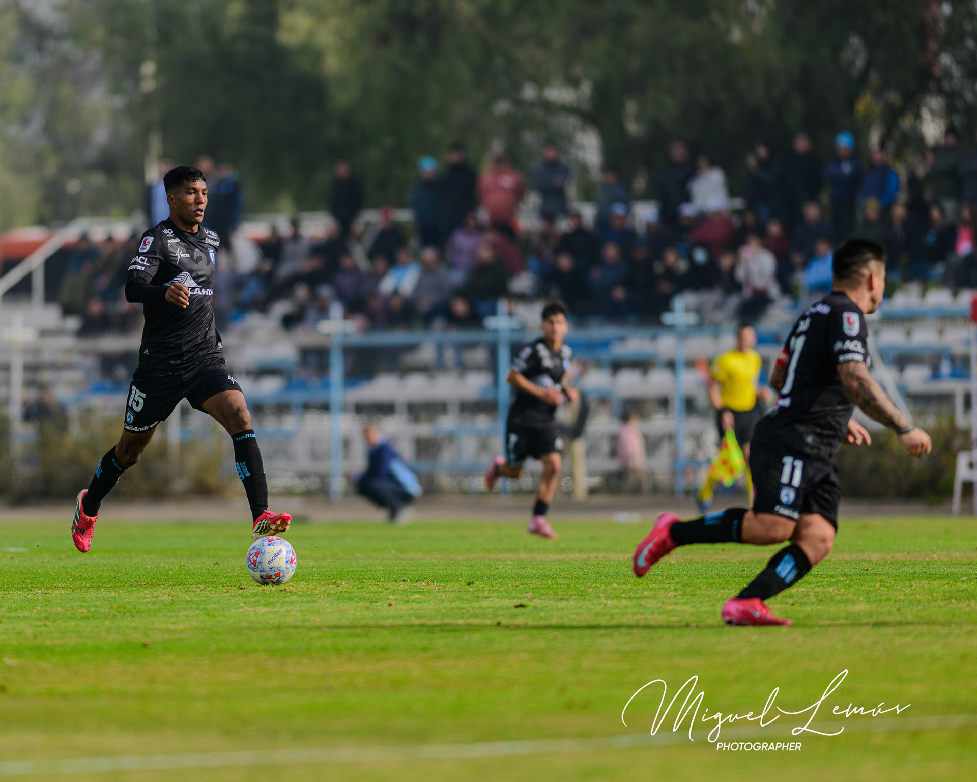 Santiago, Chile - 2026-05-31: Acción del partido entre Deportes Magallanes  y Deportes Iquique   Liga de Ascenso   2026 disputado en el  Estadio Municipal; de San Bernardo Fecha 14 del campeonato  2026Foto: Miguel Lemus Dávila