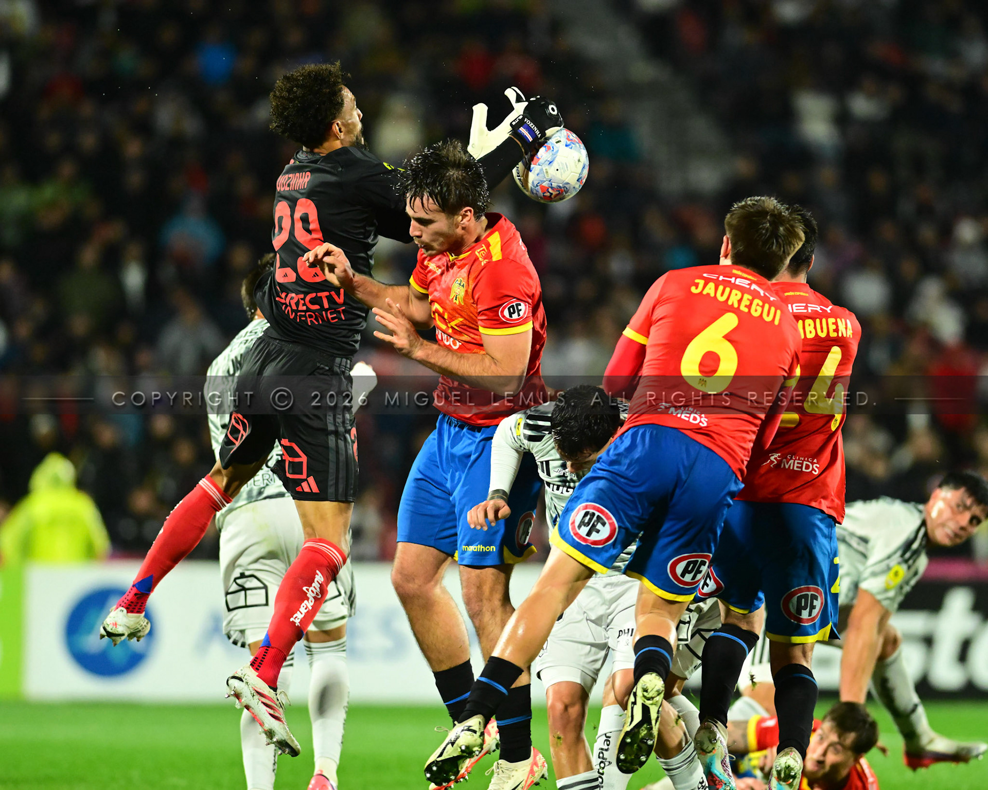 General view of play during the Copa Chile 2026  match between Unión Española   and Colo Colo   at  Estadio Nacional Julio Martinez  , Chile.Players Show Vozinha, Josimar Évora Dias