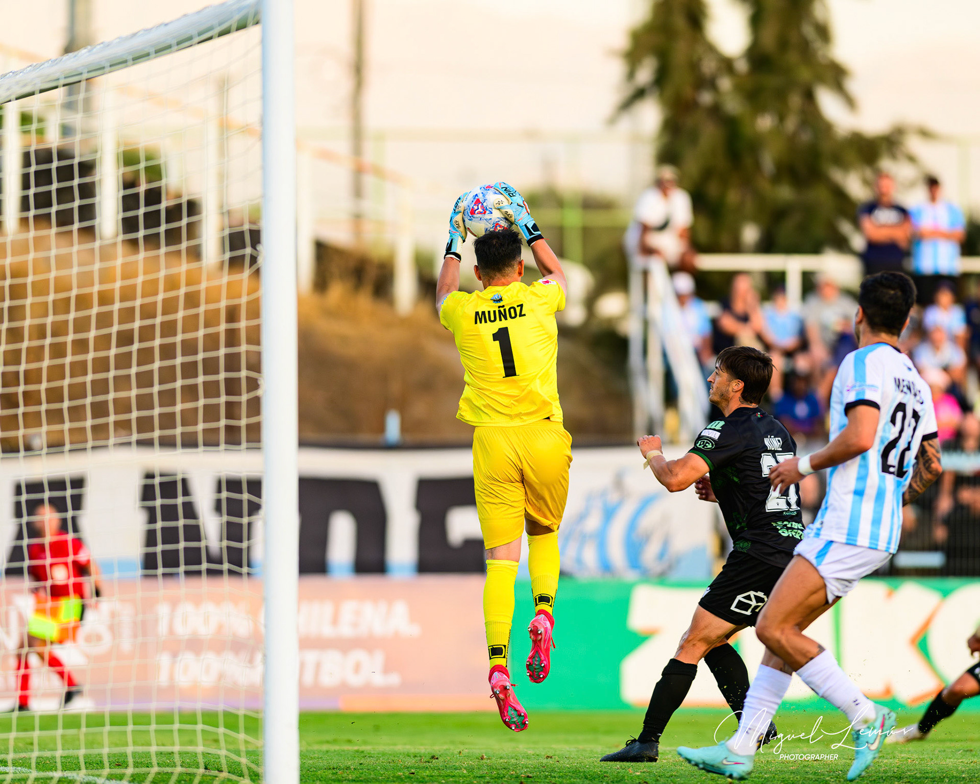 Santiago, Chile - 2026-03-14: Acción del partido entre Deportes Magallanes vs Deportes Temuco  por la Liga de Ascenso 2026 disputado en el Estadio Municipal de San BernardoFoto: Miguel Lemus Dávila